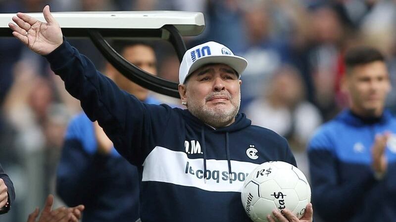 FOTO DE ARCHIVO- Fútbol - Argentina - Estadio Juan Carmelo Zerillo, La Plata, Argentina - 8 de septiembre de 2019. Diego Maradona durante su presentación como nuevo entrenador de Gimnasia y Esgrima REUTERS/Agustín Marcarian