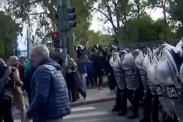 Katopodis quedó en el medio de una pelea con la Policía en una manifestación de ATE