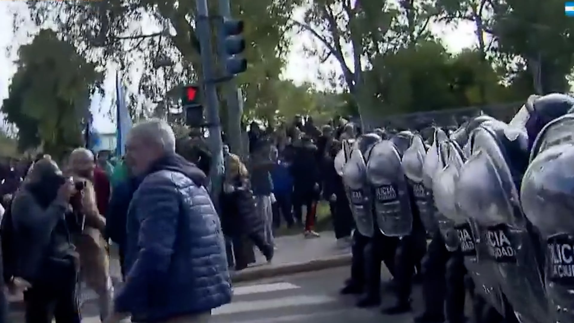 Katopodis quedó en el medio de una pelea con la Policía en una manifestación de ATE