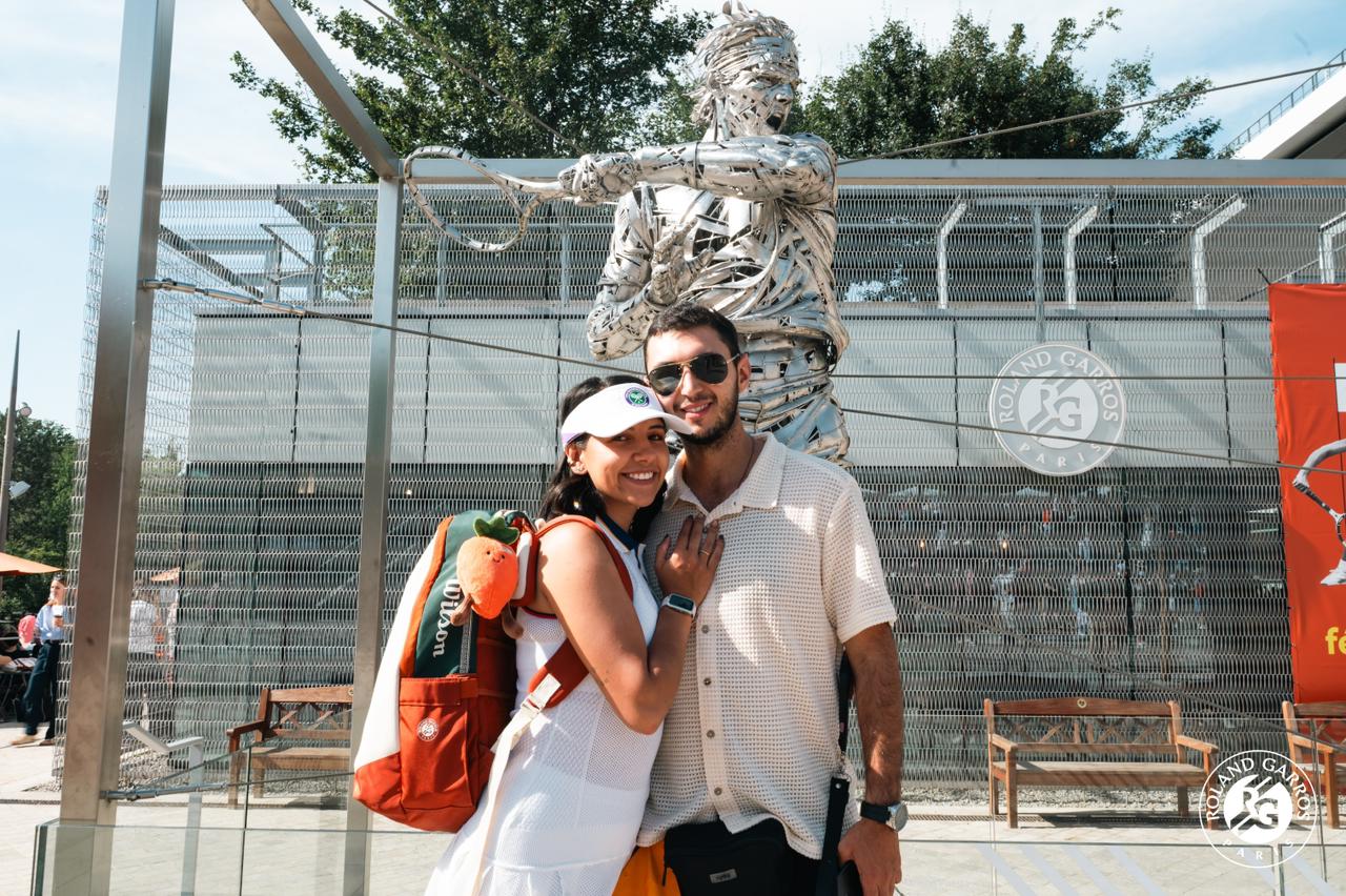 Karen Gutierrez junto a su pareja en Francia