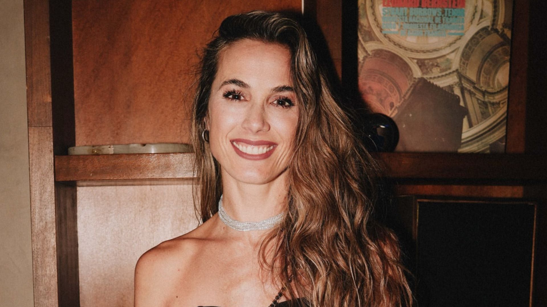 La conductora decidió apostar por una sesión de fotos llena de glamour y sensualidad a poco tiempo de separarse (Instagram)