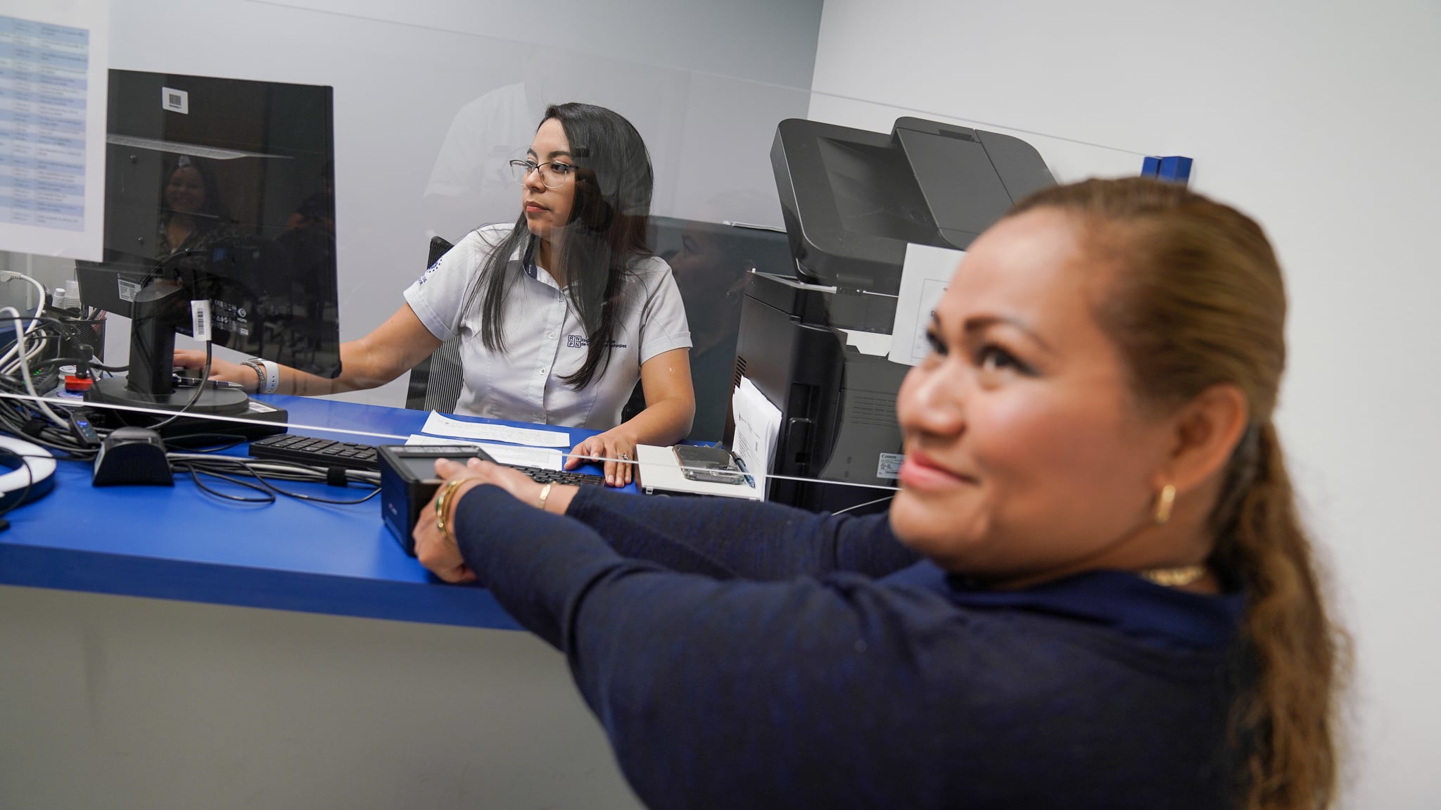 El número de connacionales identificados fuera de El Salvador crece de manera sorprendente, protagonizando un fenómeno que impulsa cambios electorales y sociales inesperados en distintas naciones del continente y en Europa (Foto cortesía RNPN)