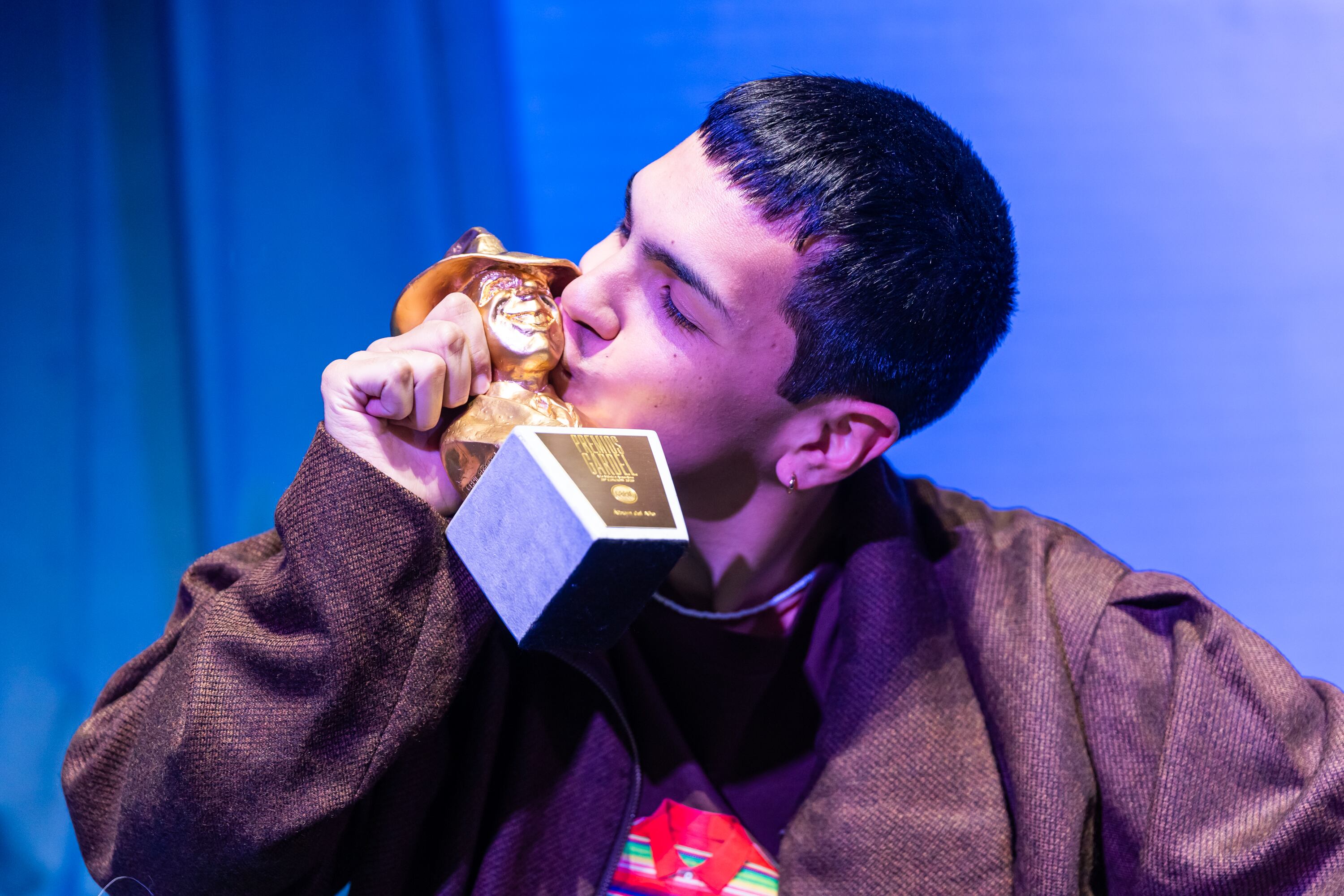 Milo J recibió el Gardel de Oro al álbum del año por su disco 'La Vida Era Más Corta', consolidándose como figura de la música argentina