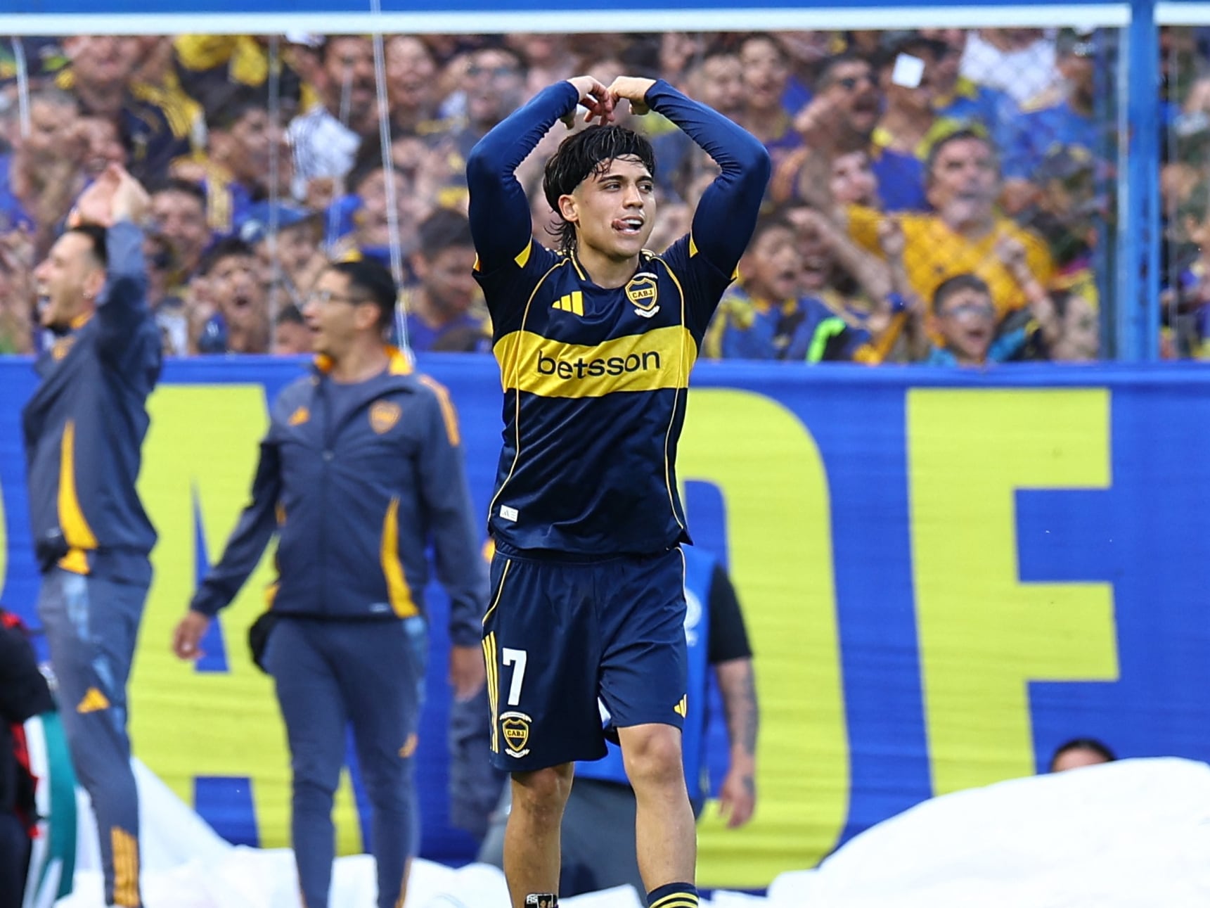 Zeballos registra 138 partidos oficiales con Boca, donde marcó 16 goles y brindó las mismas asistencias (REUTERS/Agustin Marcarian)