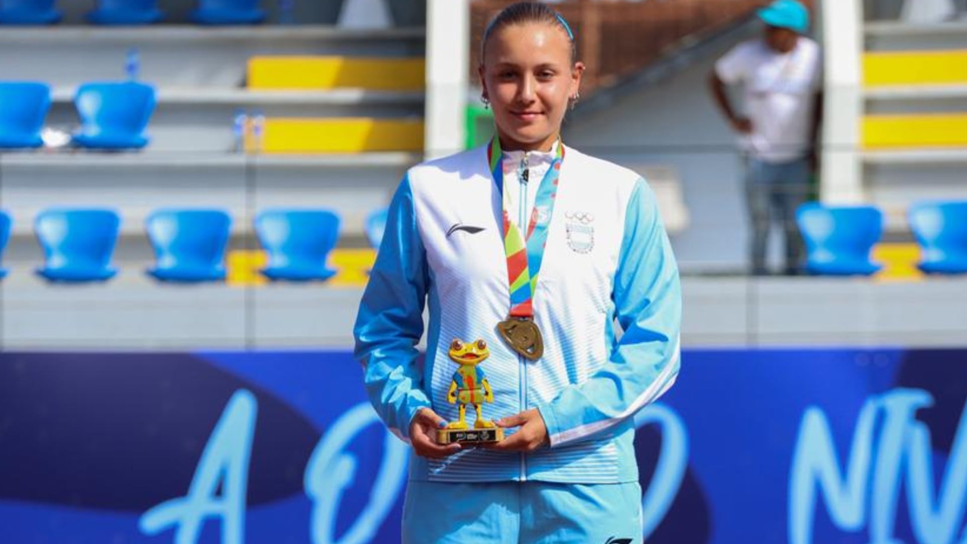 Sol Laraya Guidi con la medalla dorada de los Juegos Suramericanos de la Juventud Panamá 2026