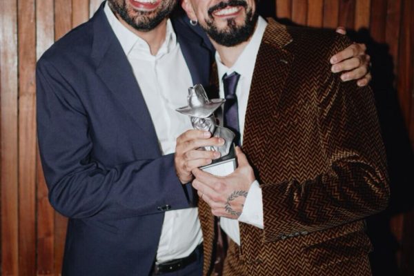 La noche dorada de Milo J en los Premios Gardel: entre la arenga íntima de sus amigos y el apoyo de sus colegas