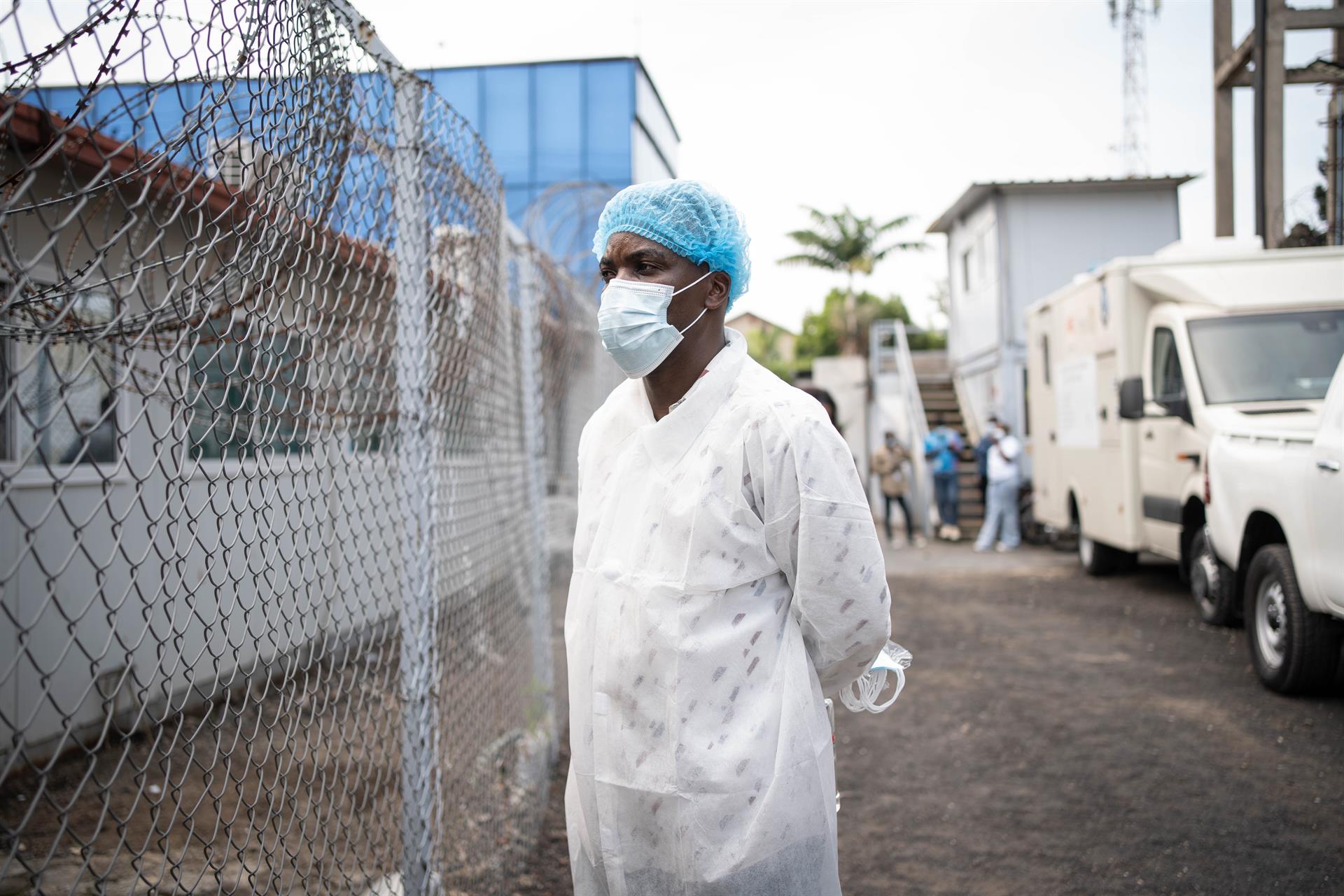 La OMS elevó a más de 900 los casos sospechosos de ébola en el Congo y confirmó más de un centenar de contagios en el país