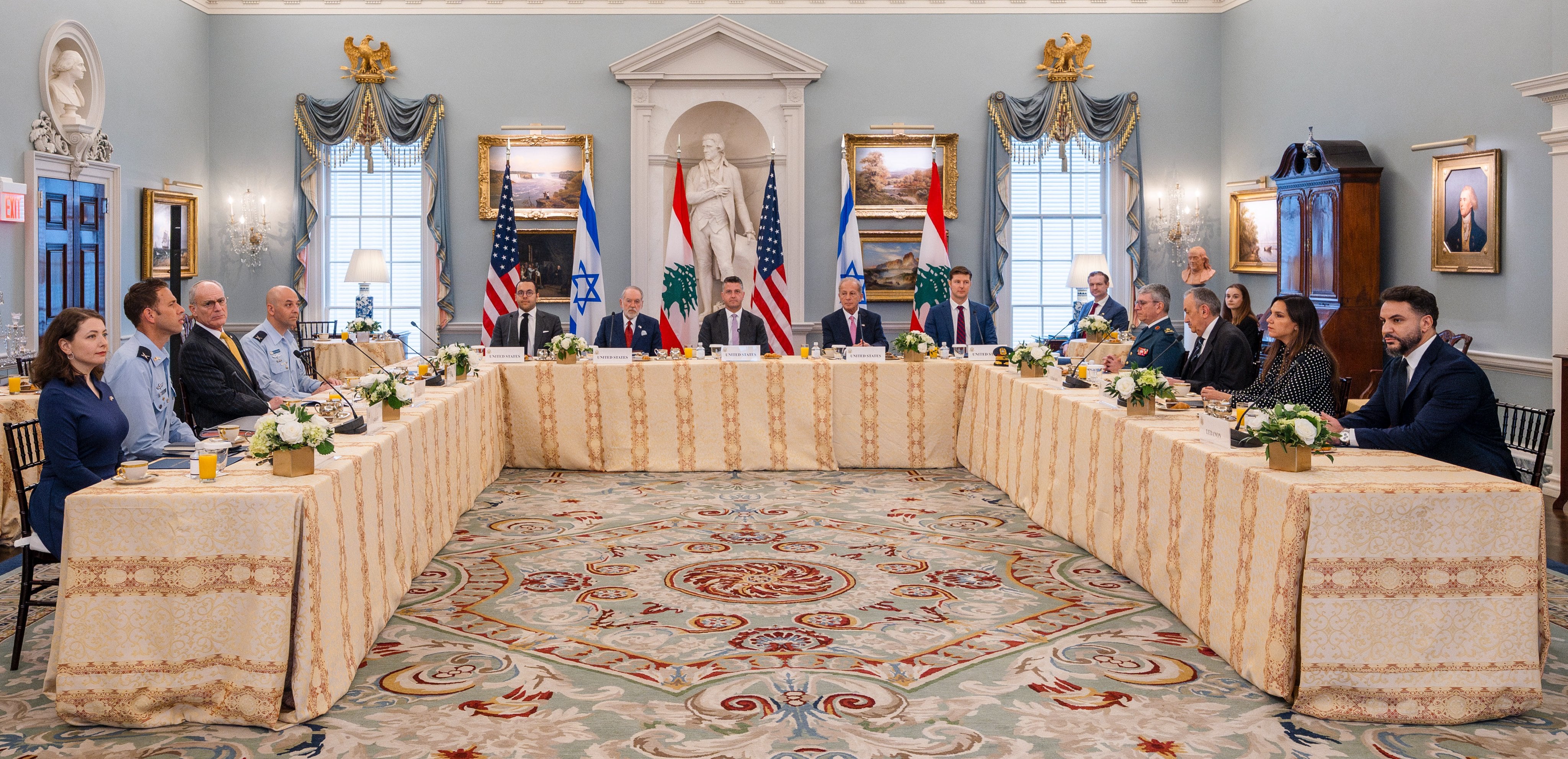 Delegaciones de Estados Unidos, Israel y Líbano, incluyendo a Marco Rubio y Ruthie Blum, se reunieron en una mesa de diálogo