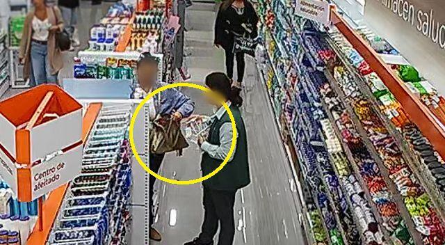 El momento en que las dos mujeres chilenas roban productos en una farmacia