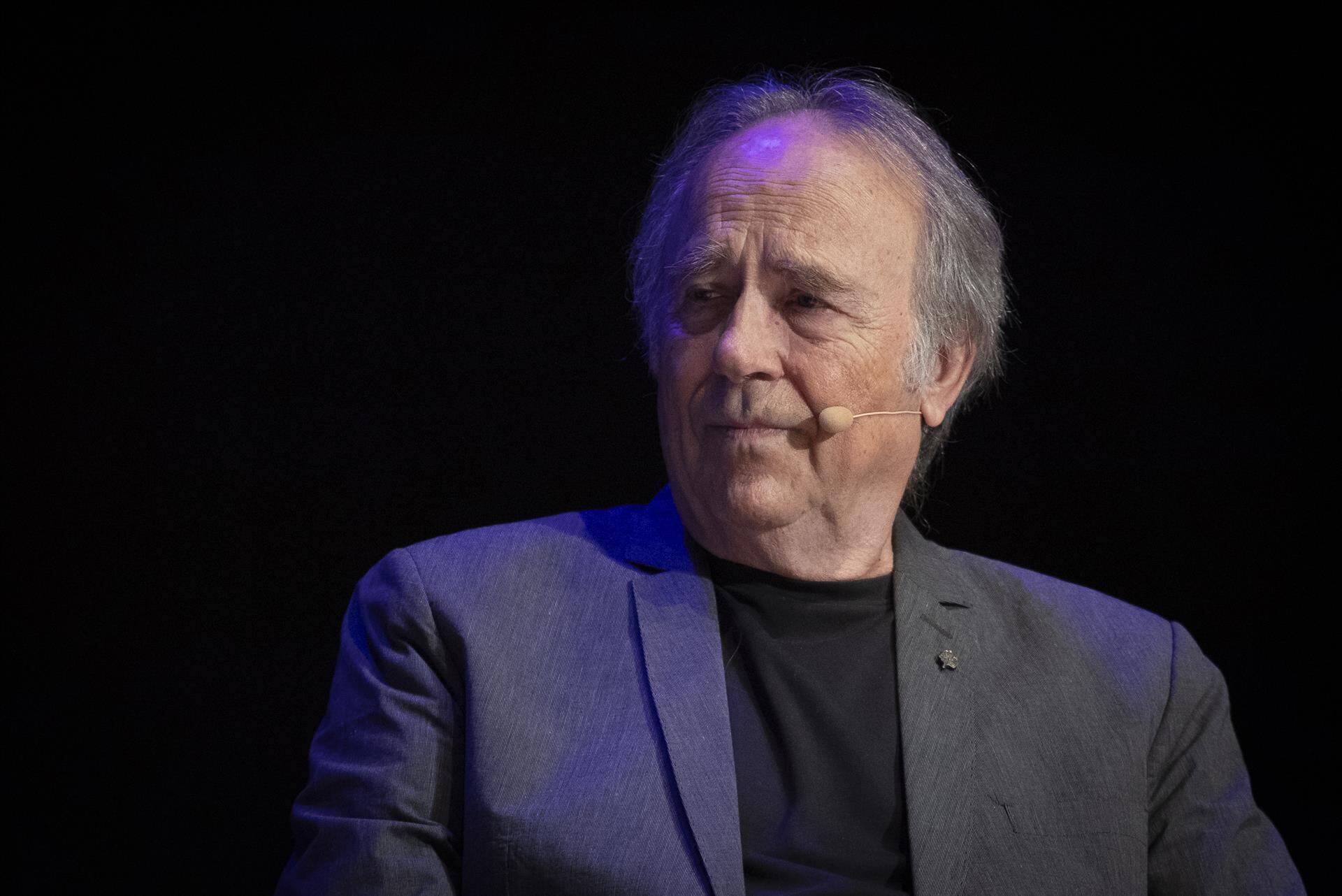 Serrat afirma que envejecer es parte de la vida y cuestiona la asociación entre vejez, enfermedad y decrepitud.