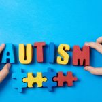 La televisión y las películas ofrecen representaciones erróneas del autismo y contribuyen al retraso del diagnóstico, según un estudio.