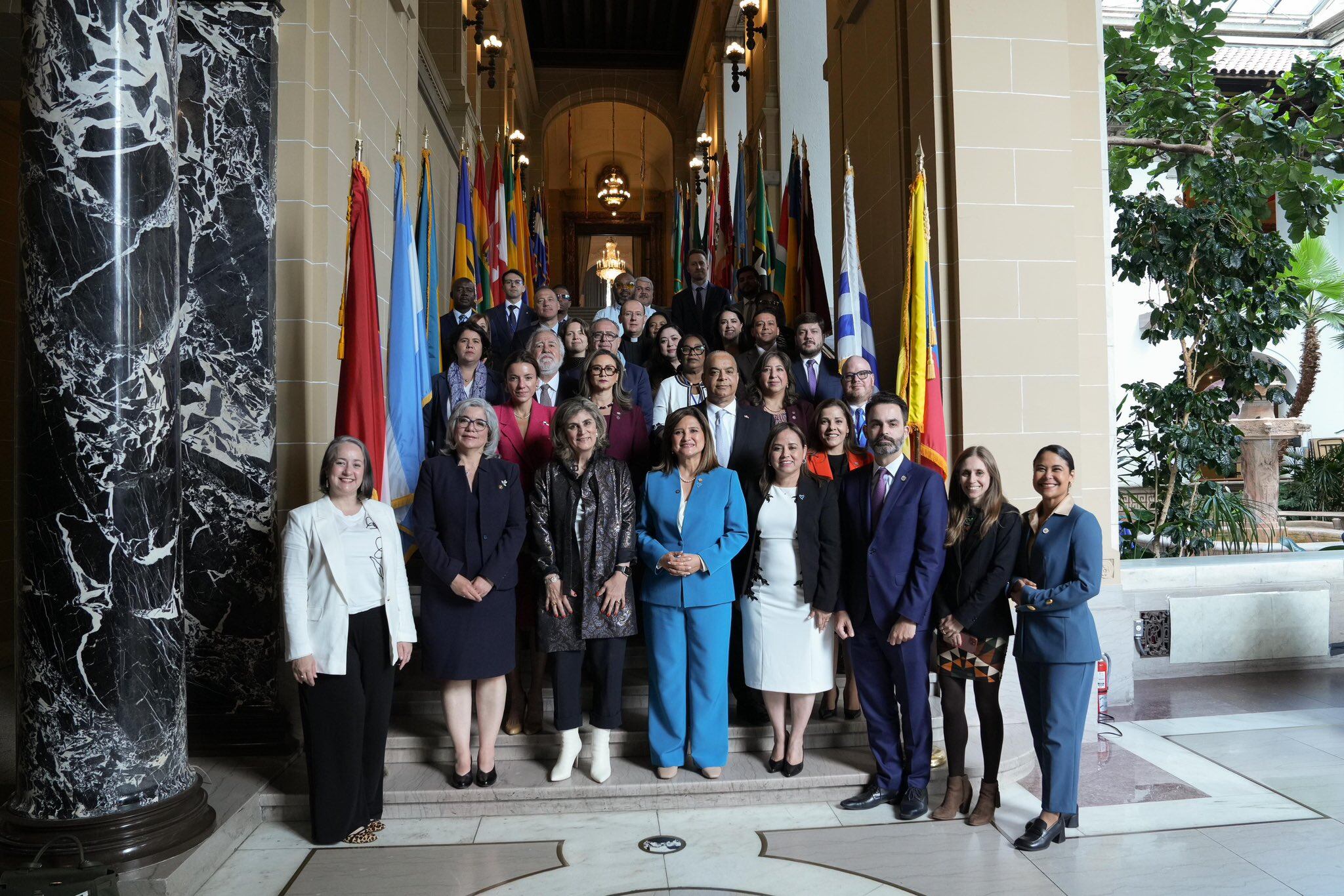 La vicepresidenta Karin Herrera lidera delegación de Guatemala en reunión sobre trata de personas en la OEA