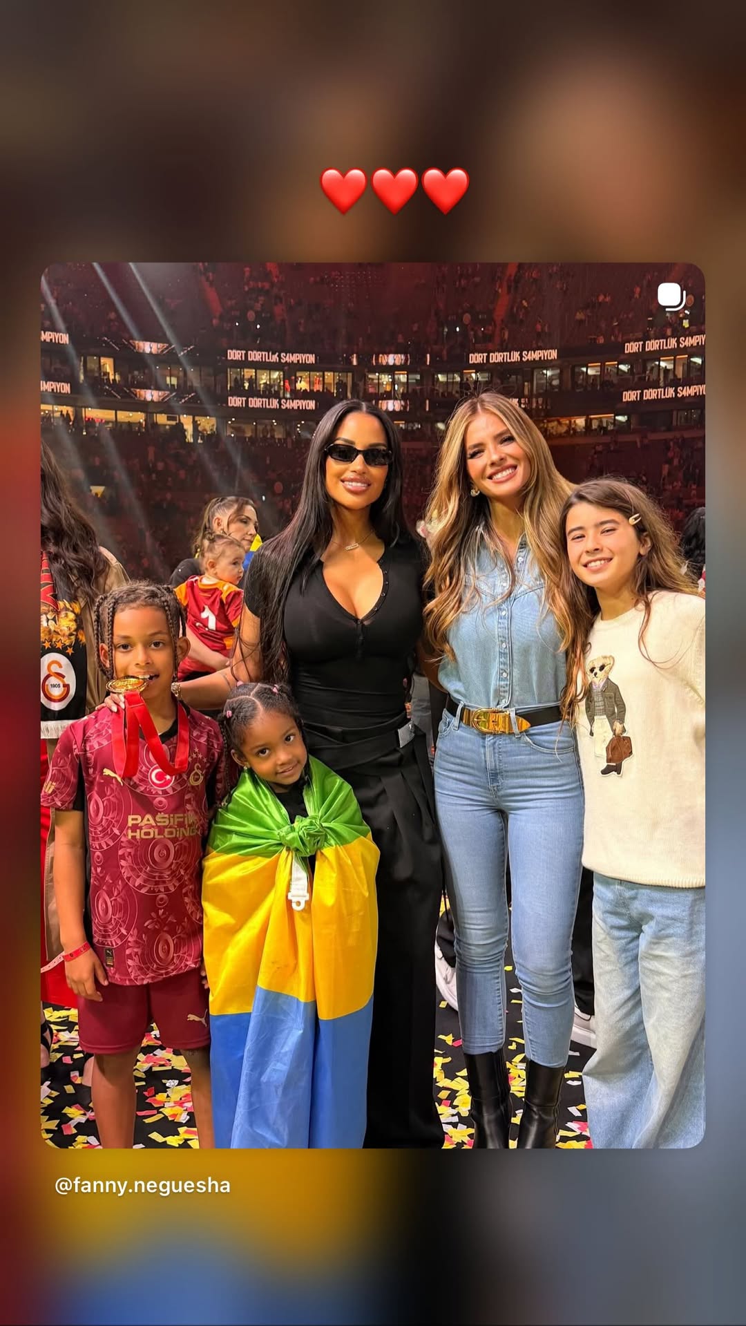 La China Suárez y Rufina con Fanny Neguesha, esposa de Mario Lemina, compañero de Icardi