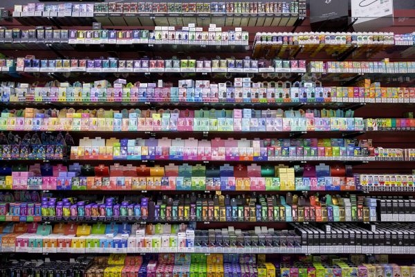 Las principales sociedades científicas piden suspender la regulación que habilita la venta de vapeadores, tabaco calentado y bolsas de nicotina