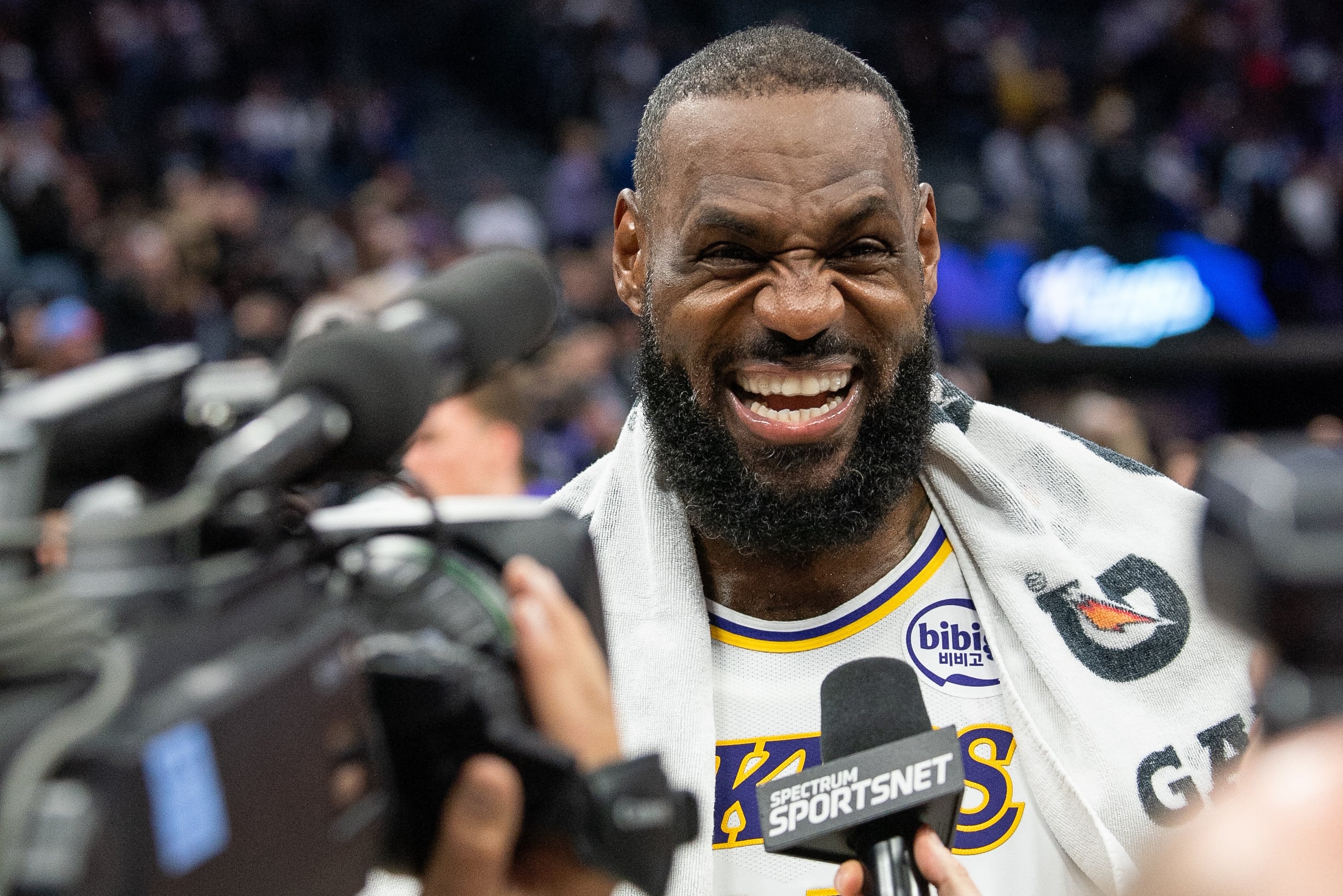 La interacción de LeBron James en redes sociales generó miles de reacciones y especulaciones acerca de su posible retorno a los Cavaliers (Mandatory Credit: Ed Szczepanski-Imagn Images)