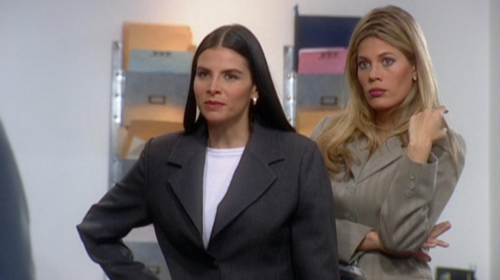 Natalia Ramírez y Lorna Cepeda en sus roles de Marcela Valencia y Patricia Fernández en Betty, la fea, culebrón que catapultó sus carreras y convirtió a la telenovela en la más vista alrededor del mundo (RCN)