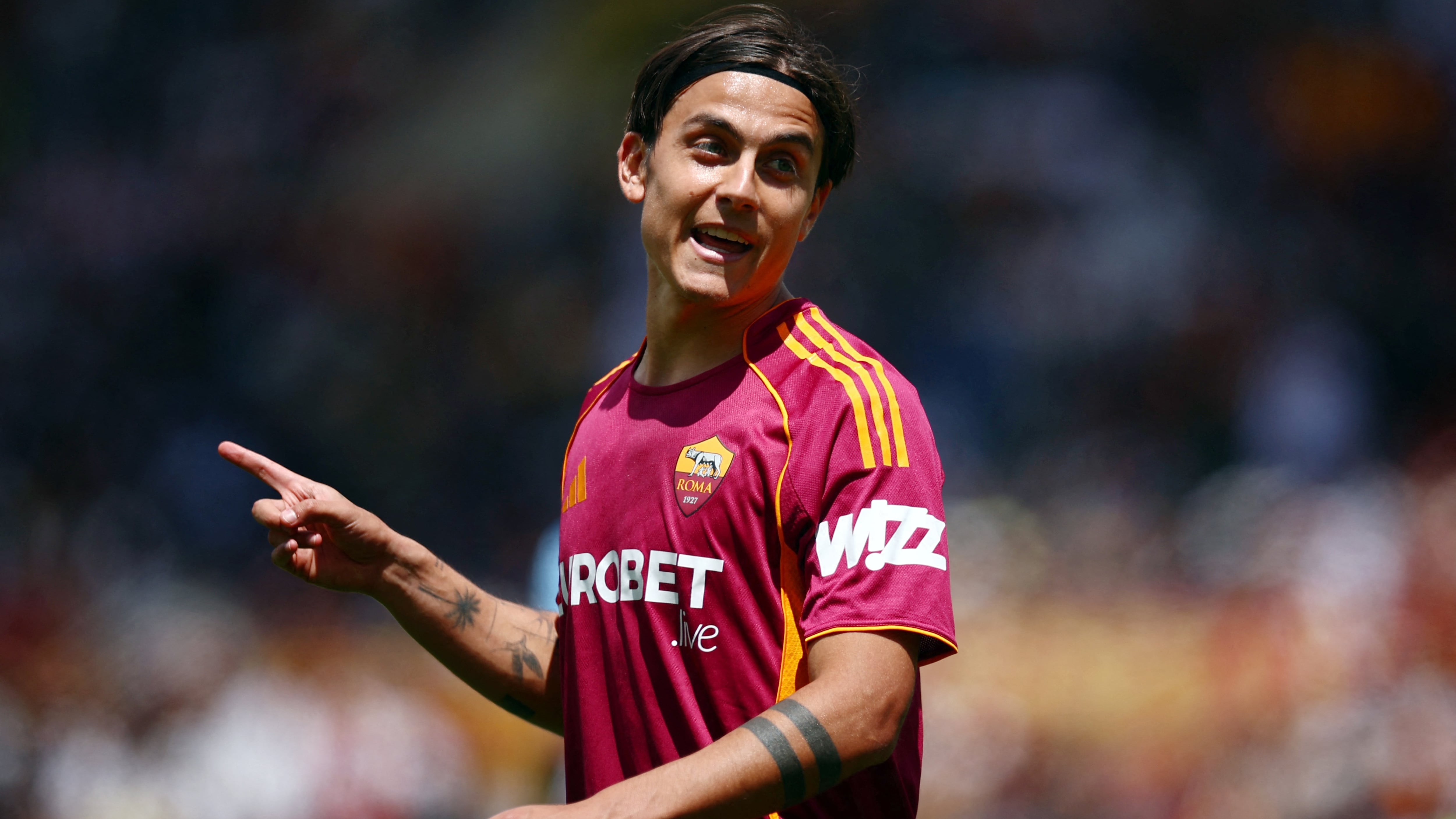 Paulo Dybala podría renovar en Roma pese a los rumores de un desembarco en Boca Juniors (REUTERS/Guglielmo Mangiapane)