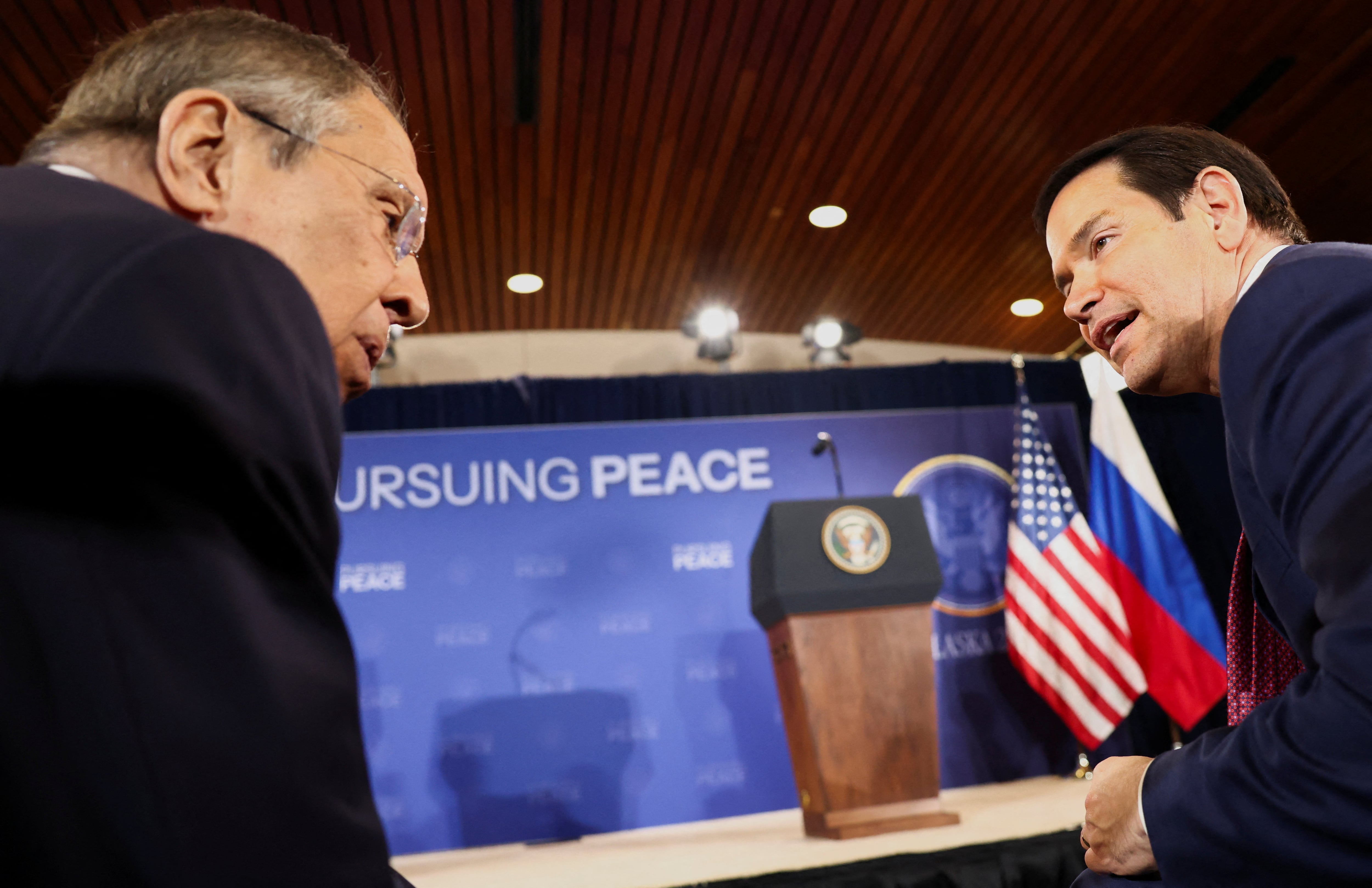 Marco Rubio dialogó con el canciller ruso Serguéi Lavrov sobre Ucrania y la guerra en Medio Oriente (REUTERS)
