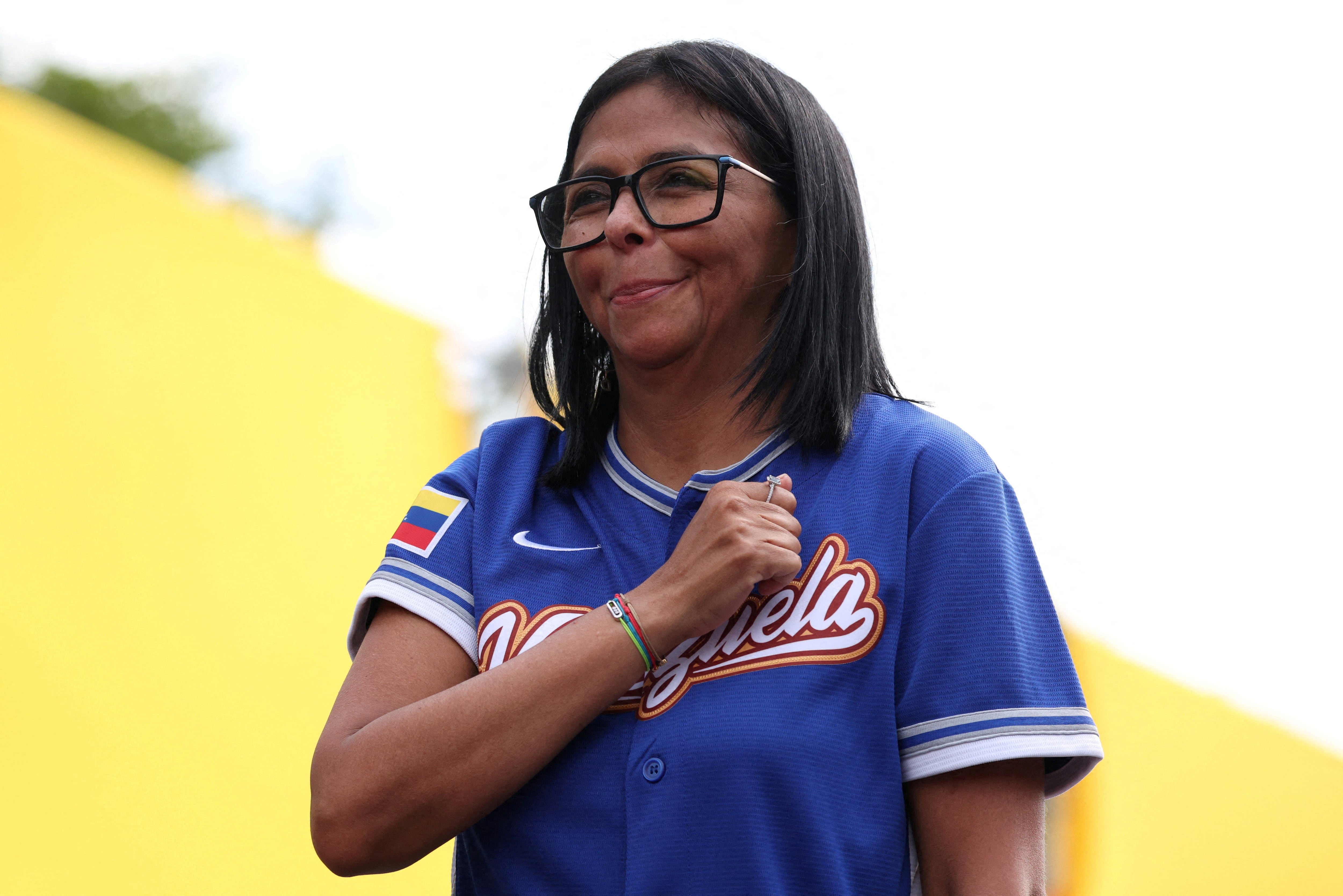 Delcy Rodríguez durante un acto en Caracas en el que anunció un aumento del ingreso mínimo integral para los trabajadores venezolanos (REUTERS/Leonardo Fernandez Viloria)
