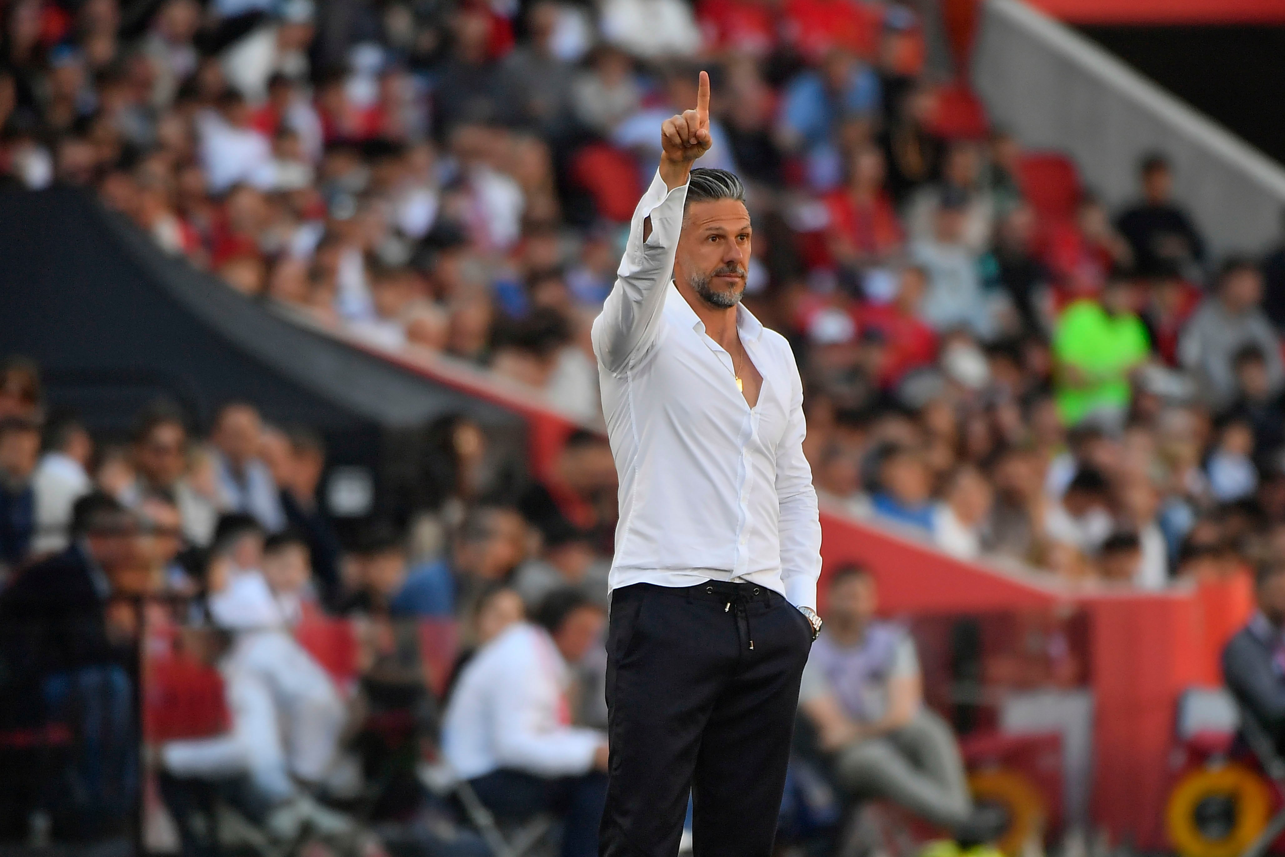 El entrenador argentino afirmó que en los próximos días evaluará su futuro junto a su entorno (EFE/ Miquel A. Borràs)