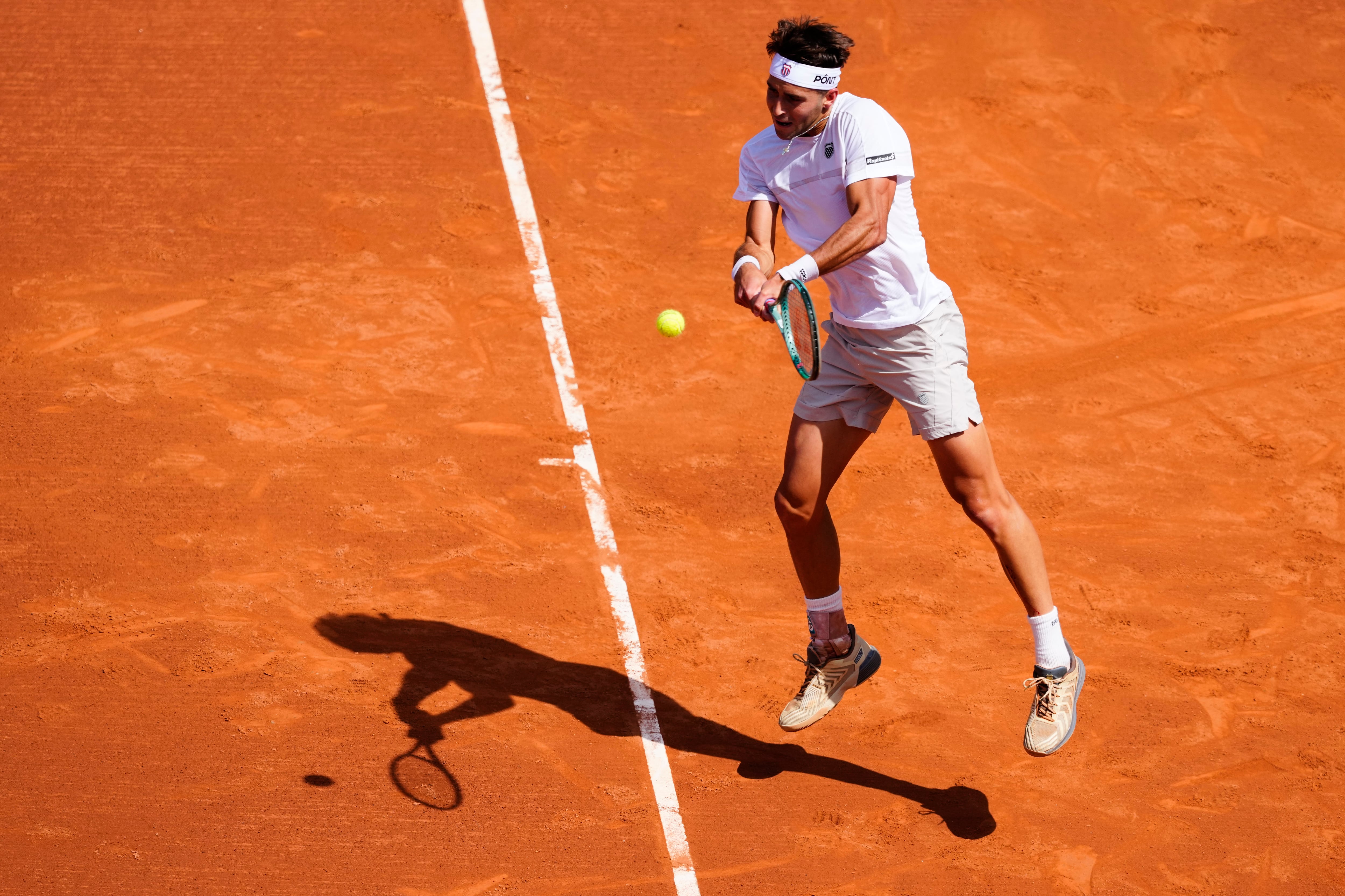 Tomás Etcheverry quedó eliminado del Masters 1000 de Roma (Crédito: EFE/Alejandro García) 