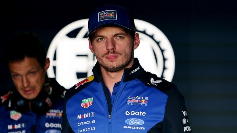 El piloto neerlandés Max Verstappen, de Red Bull, disipó los rumores con respecto a su futuro y confirmó su presencia en la F1 en 2027 (REUTERS/Issei Kato)