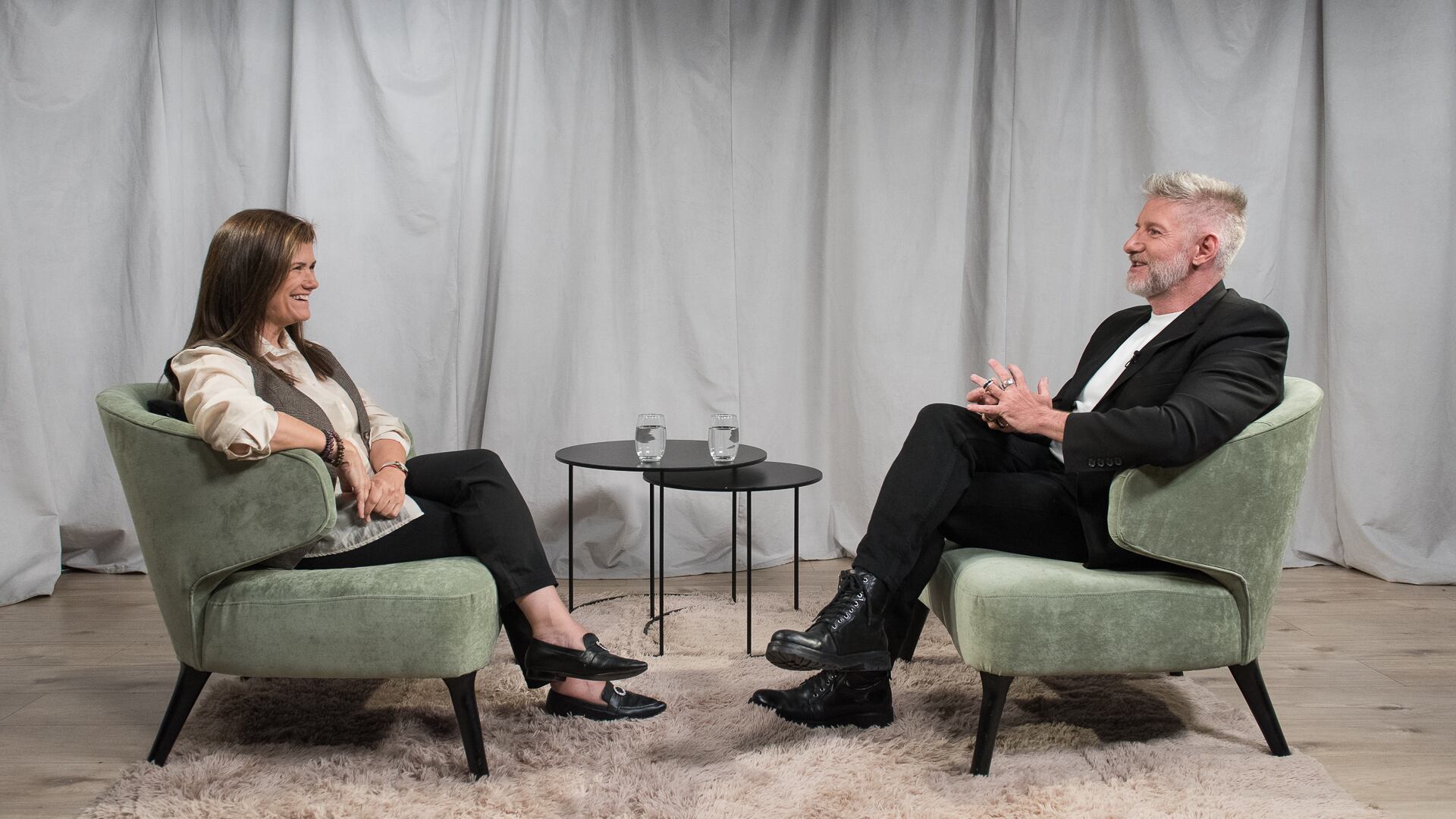 La pregunta central de la charla giró en torno a la poca tolerancia, a la incomodidad y la consecuente incapacidad de perdurar en los vínculos personales, tanto familiares como amorosos (Gustavo Gavotti)