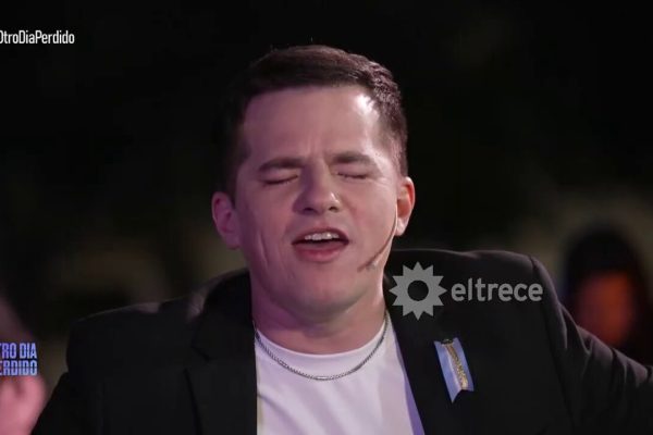 Nahuel Pennisi celebró con Mario Pergolini el 25 de mayo cantando en el Cabildo