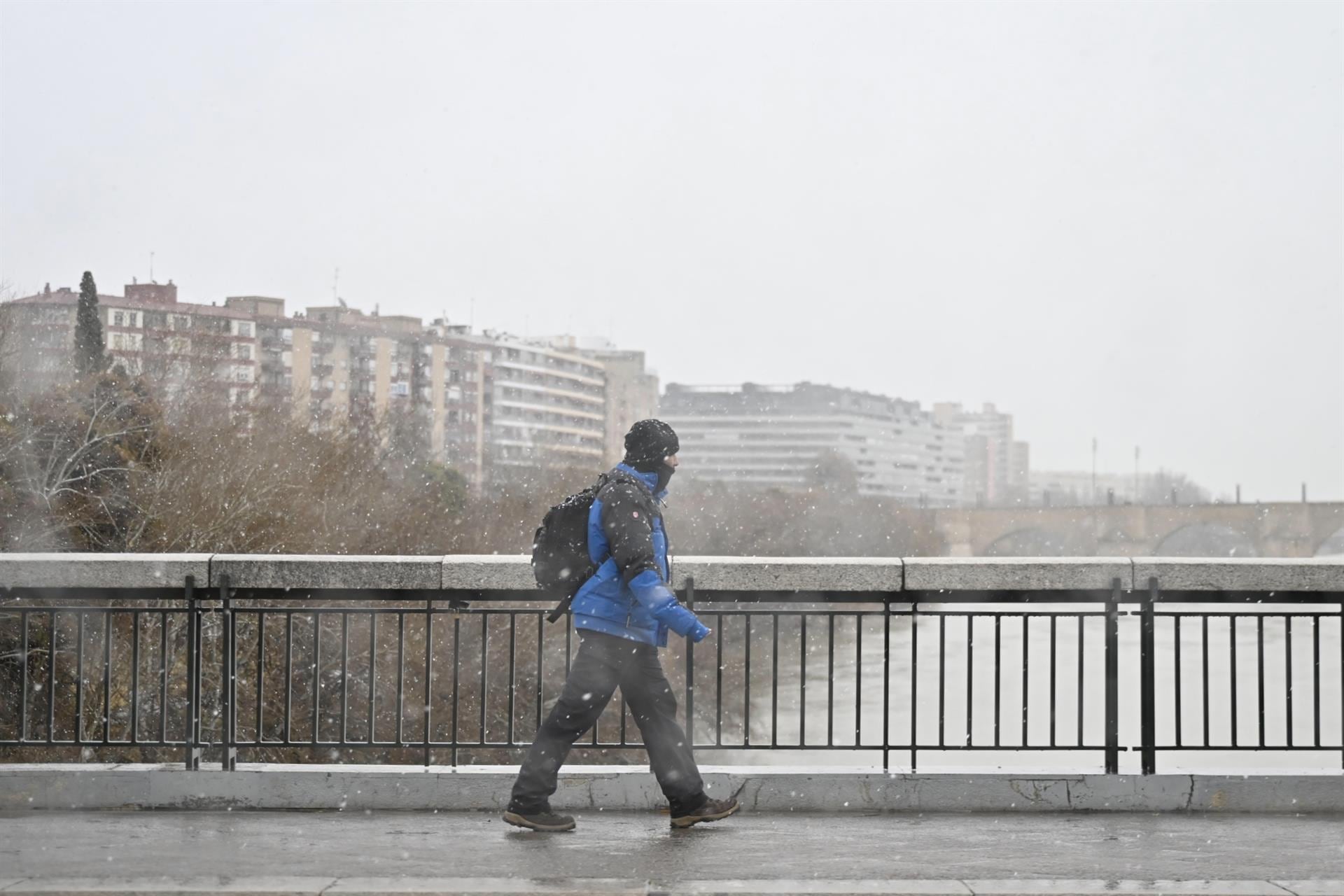 El continente europeo experimenta un salto abrupto del frío intenso al calor récord, mientras que diversas regiones de Estados Unidos afrontan tormentas invernales 
