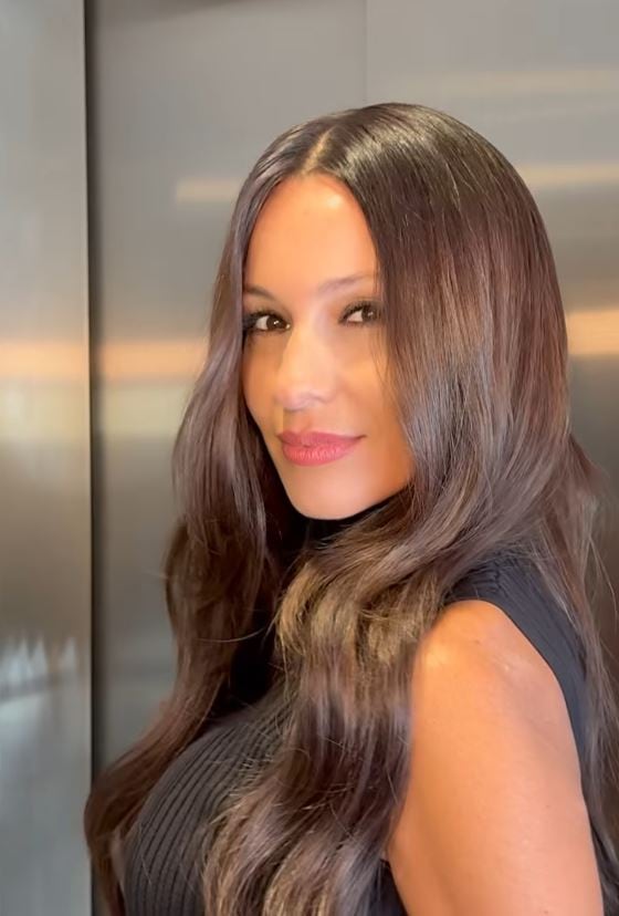 Pampita incorpora extensiones naturales y ondas definidas, logrando mayor volumen y movimiento en su melena (Instagram)