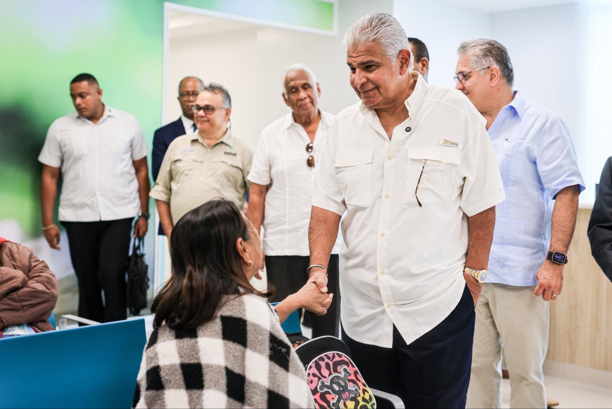 Panamá: El presidente Mulino reconoce innovadora cirugía cerebral en hospital de Colón