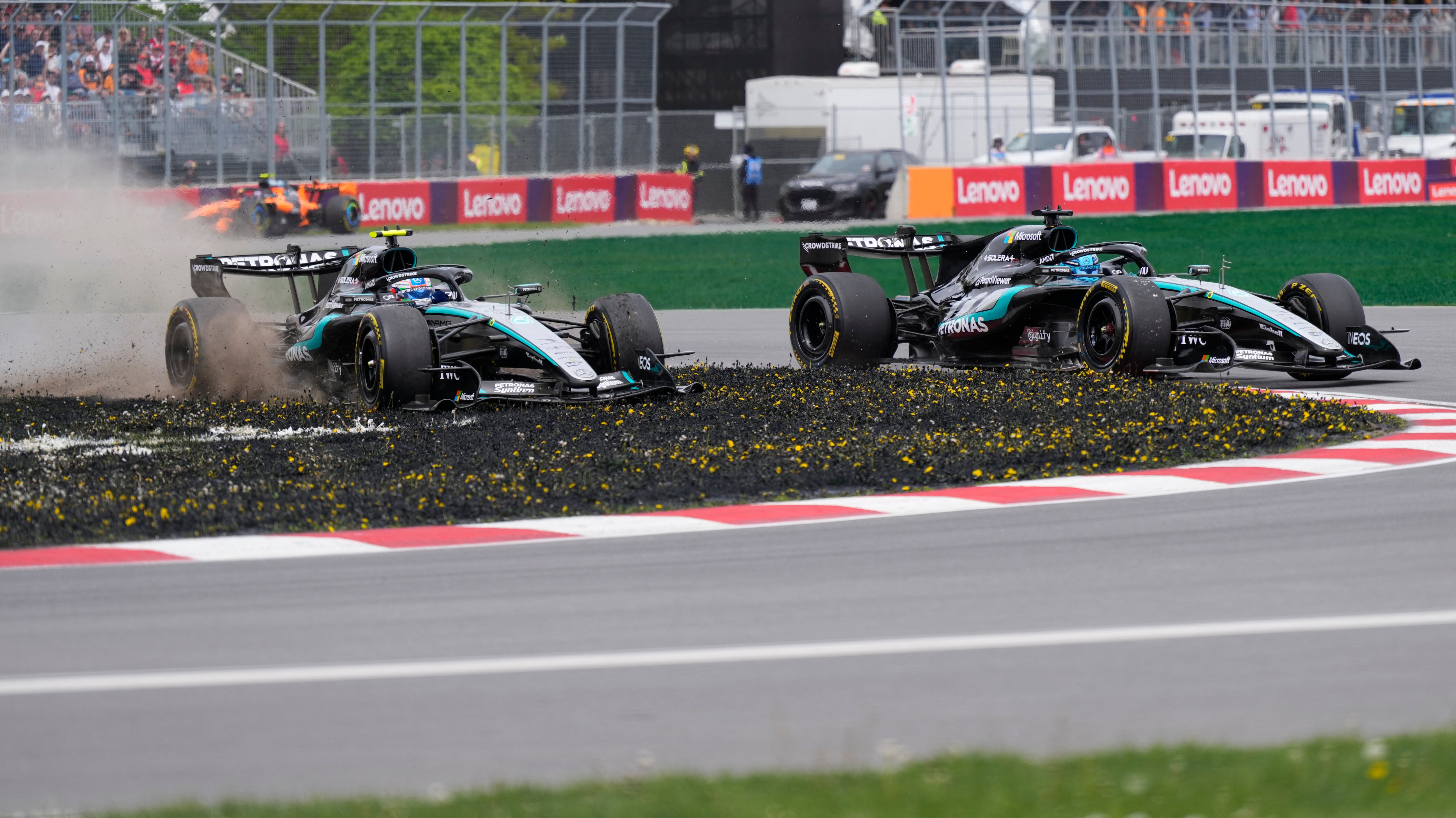 Russell y Antonelli se sacaron chispas en la Sprint de Canadá (REUTERS/Mathieu Belanger)