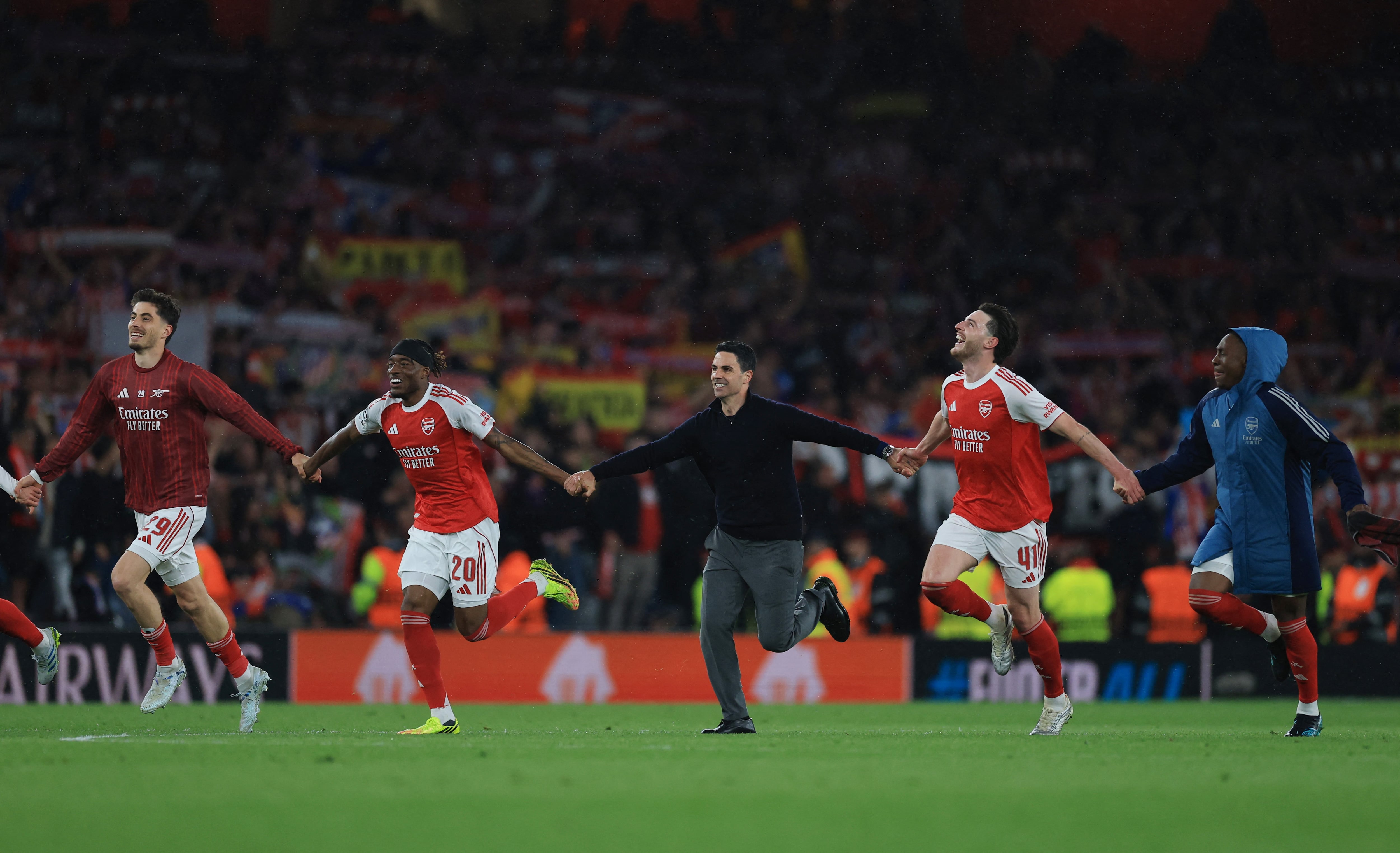 Wayne Rooney criticó la celebración de jugadores y fanáticos del Arsenal por considerarla exagerada tras el pase a la final (Action Images via Reuters/Paul Childs)