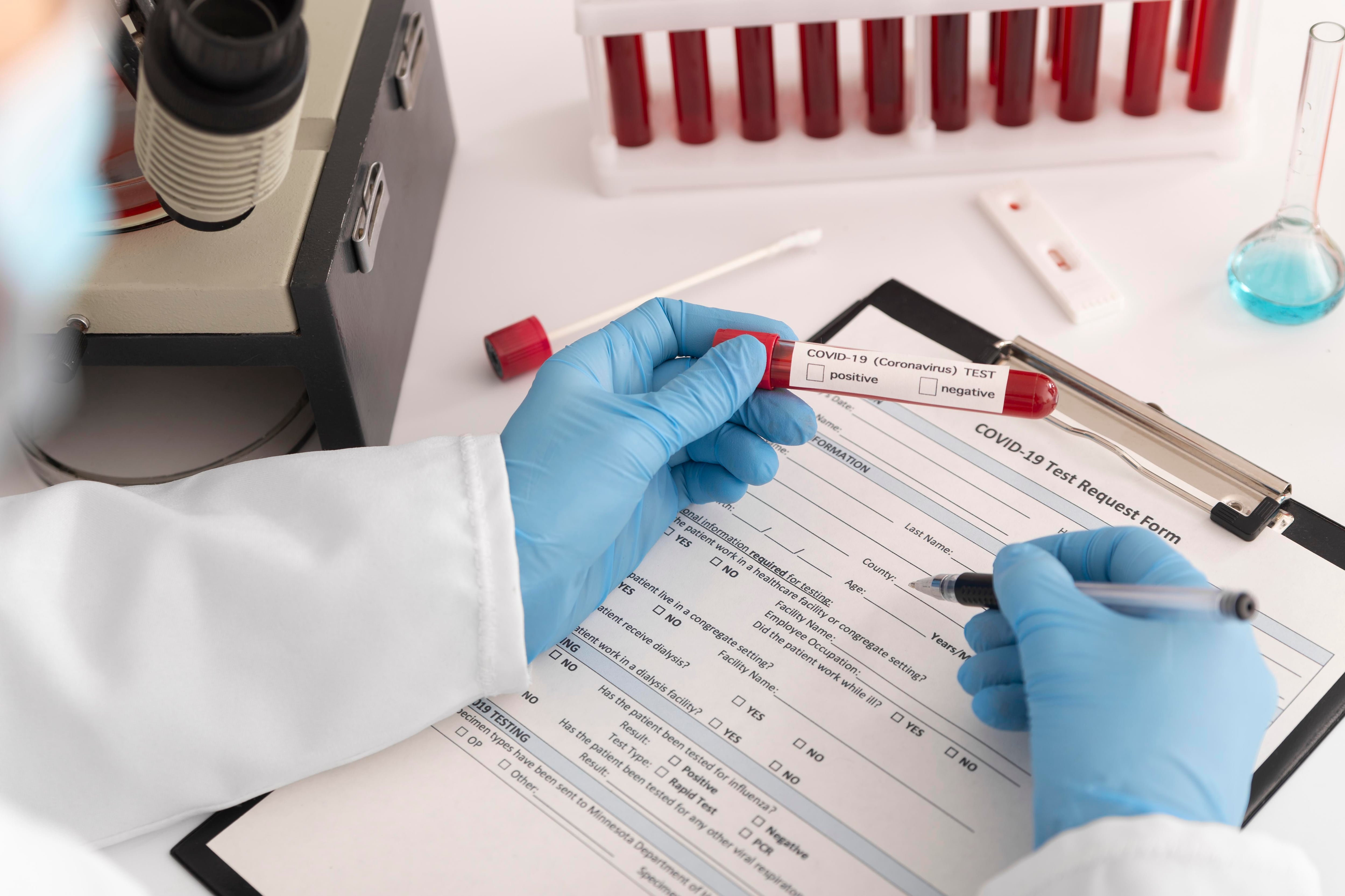 Los análisis también detectaron asociaciones entre una alta carga mitocondrial y mutaciones “impulsoras” de hematopoyesis clonal (Freepik)