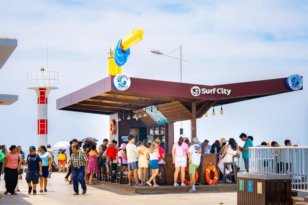 Salvadoreños y extranjeros aprovechan el fin de semana largo para visitar los principales destinos turísticos de El Salvador, siendo Surf City uno de los puntos de mayor afluencia. (Cortesía: Secretaría de Prensa)