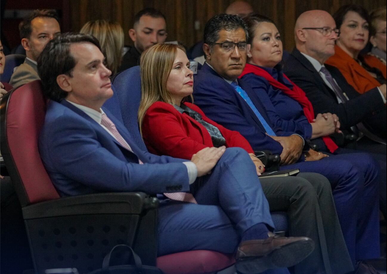Diputados asisitieron a la reunión convocada por la mandataria costarricense. Crédito: Presidencia de la República
