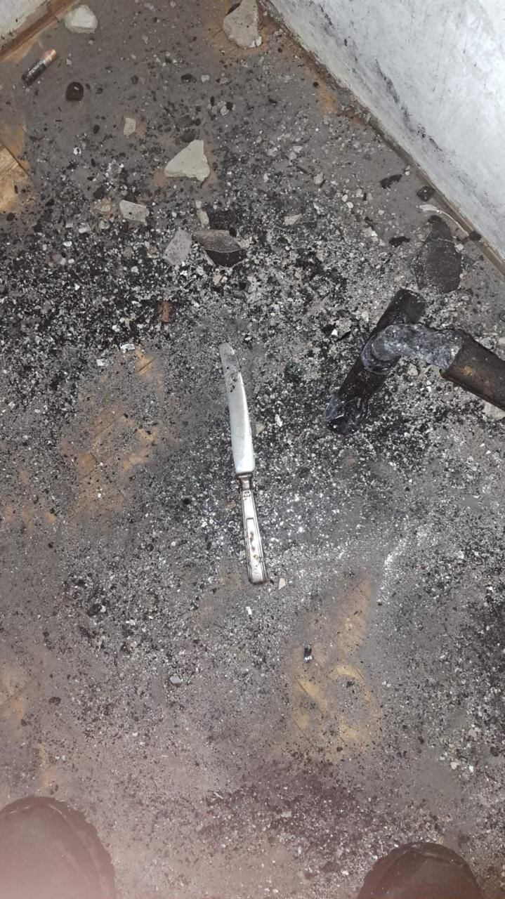 El cuchillo con el que la amenazó