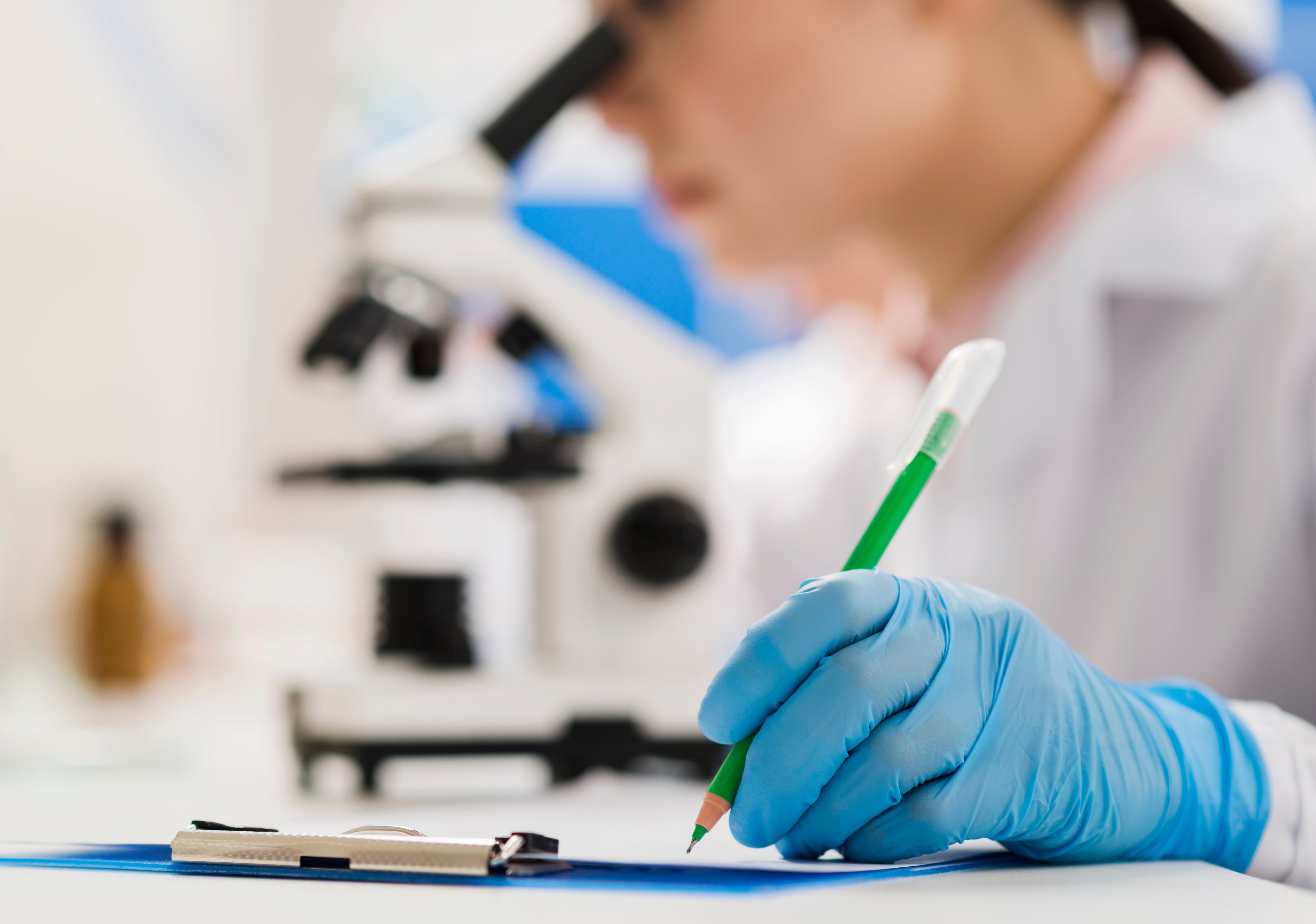 El síndrome X frágil afecta de manera diferente a varones y mujeres, y su diagnóstico requiere confirmación genética molecular. (Freepik)