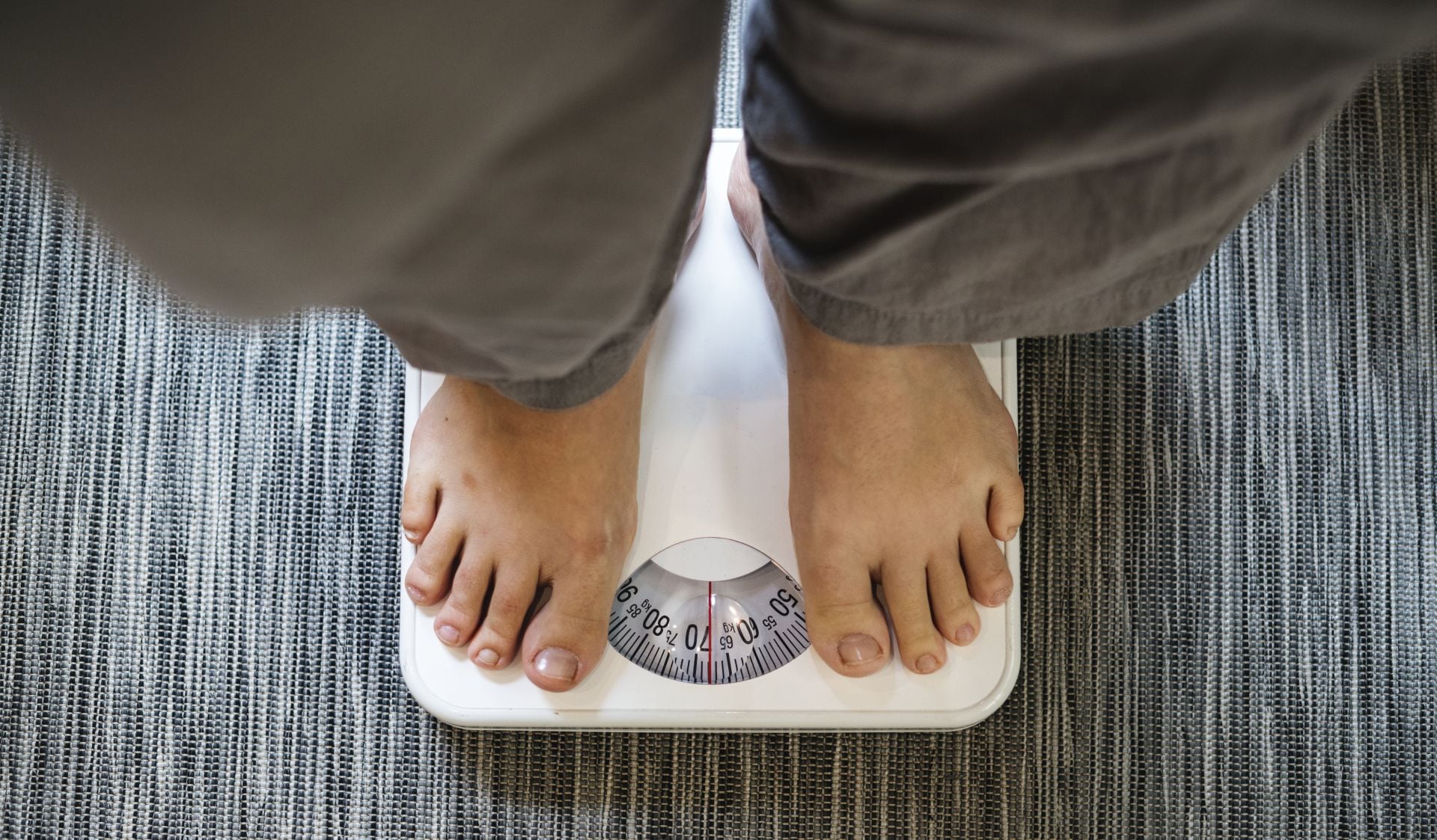 El fármaco experimental retatrutida muestra una reducción de peso corporal promedio del 28,3% en adultos con obesidad sin diabetes. (Freepik)