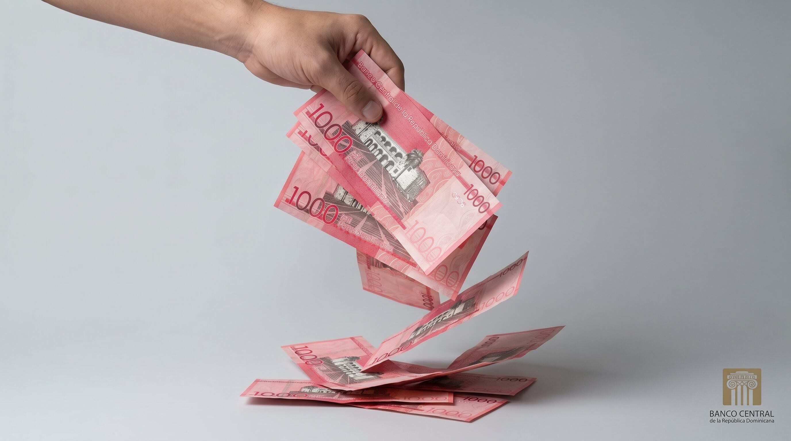 El dinero circulante bajó RD$44,115.6 millones entre diciembre de 2025 y abril de 2026, según datos del Banco Central. (Imagen Ilustrativa Infobae)