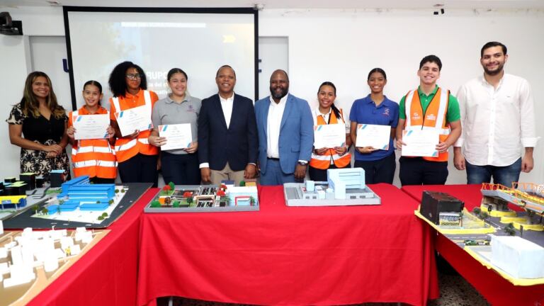 El evento promovió la inclusión digital femenina y el interés en carreras tecnológicas entre estudiantes de diferentes centros educativos de Villa Altagracia. (Cortesía: Gobierno de República Dominicana)