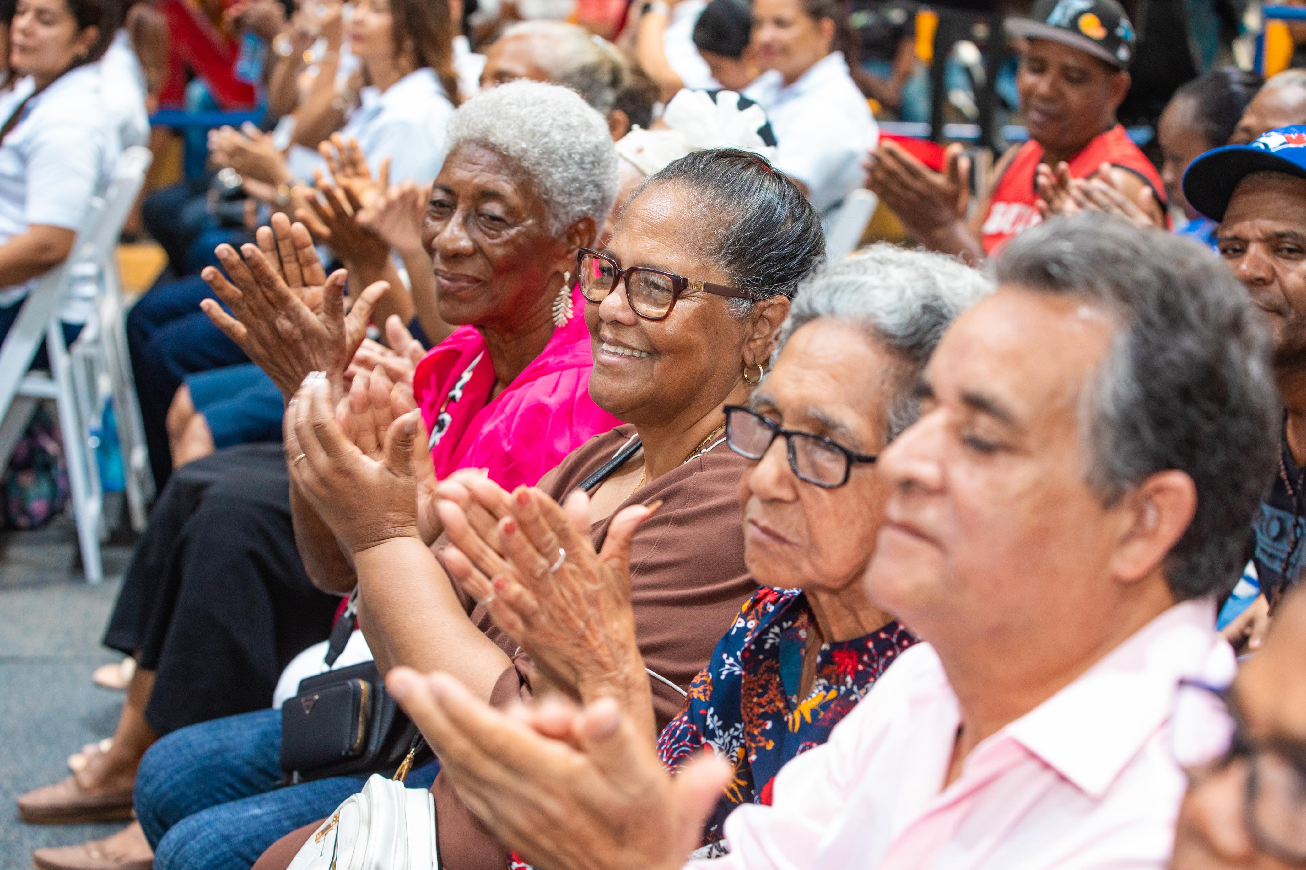 Más de 700 títulos de propiedad correspondieron a residentes de Haina, mientras otros beneficiarios pertenecen a zonas como Jardines de Gautier, Los Alcarrizos y Los Frailes. (Cortesía: Gobierno de República Dominicana)