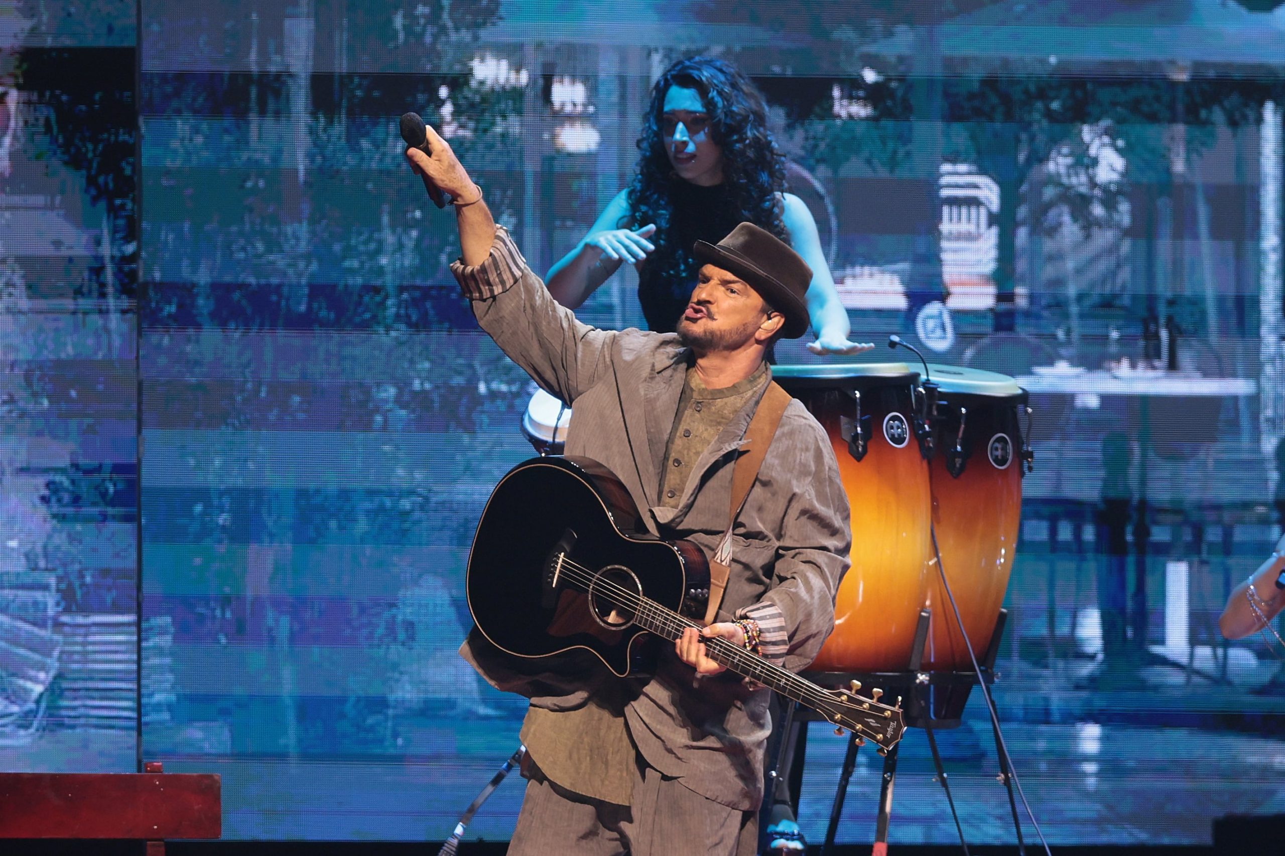 Ricardo Arjona dio su primer show en Buenos Aires: una puesta atrapante, guiños locales y el regalo para una fan