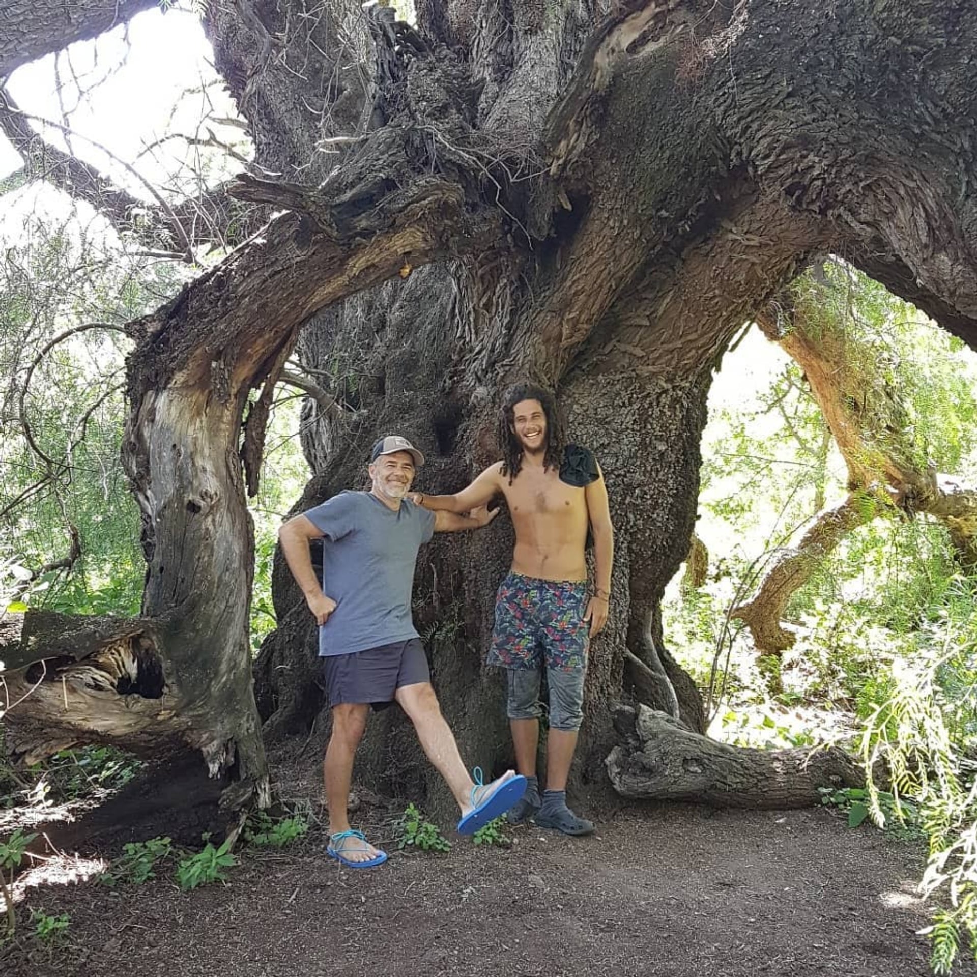 Risas, cortes y mucha complicidad: así fue la visita de Julián Weich y su hijo a la peluquería