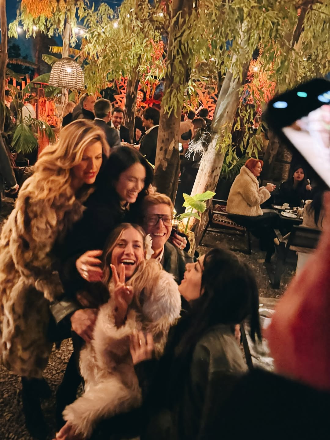 La fiesta de casamiento reunió a los protagonistas de Casi Ángeles, generando un esperado reencuentro que emocionó a los fanáticos en redes sociales
