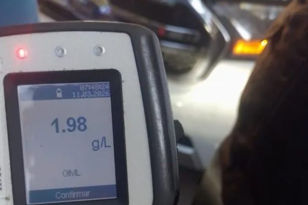 Rosario: una mujer pasó con el auto por un paseo peatonal, fue grabada por las cámaras y recibió una multa millonaria