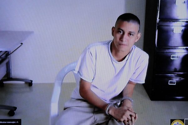 Se equivocó de chat: Quería amenazar a la Asamblea Legislativa, lo envió a la Defensoría salvadoreña y pasará 10 años en prisión