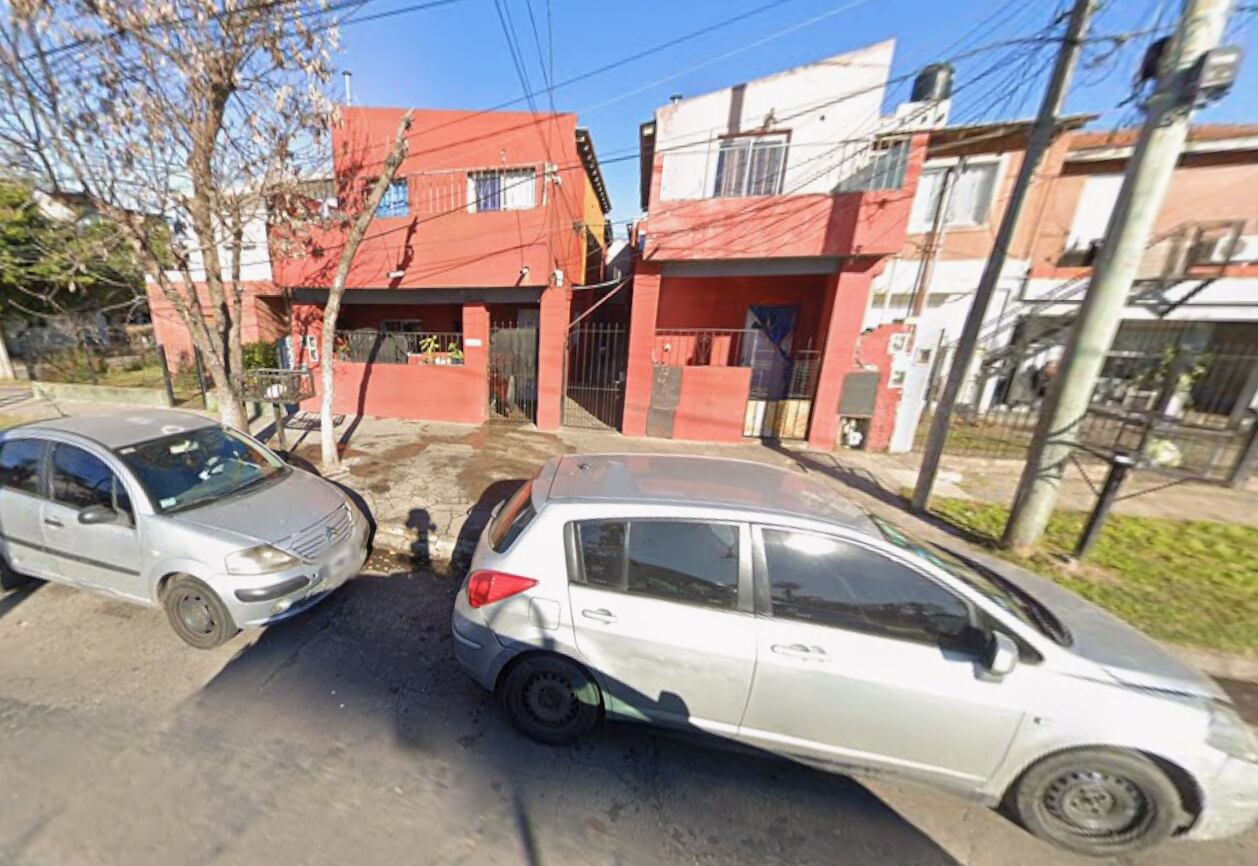 La vivienda donde se produjo la explosión está ubicada sobre la calle Málaga al 2400, en Virreyes, partido de San Fernando