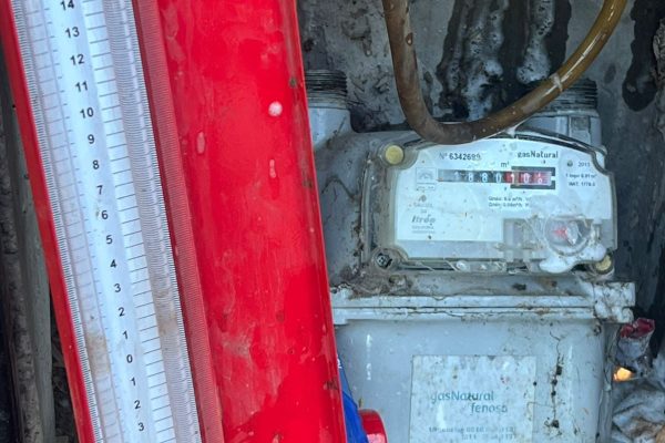 Se fue a bañar, prendió la luz y le estalló el calefón: la trágica muerte de una docente tras una explosión por una fuga de gas