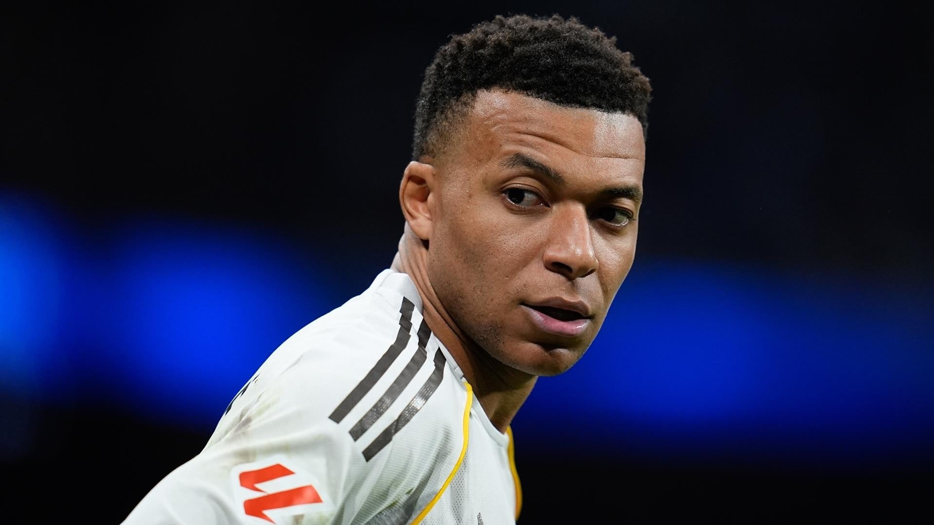 El delantero del Real Madrid Kylian Mbappé no se siente cómodo dentro del vestuario (Europa Press)